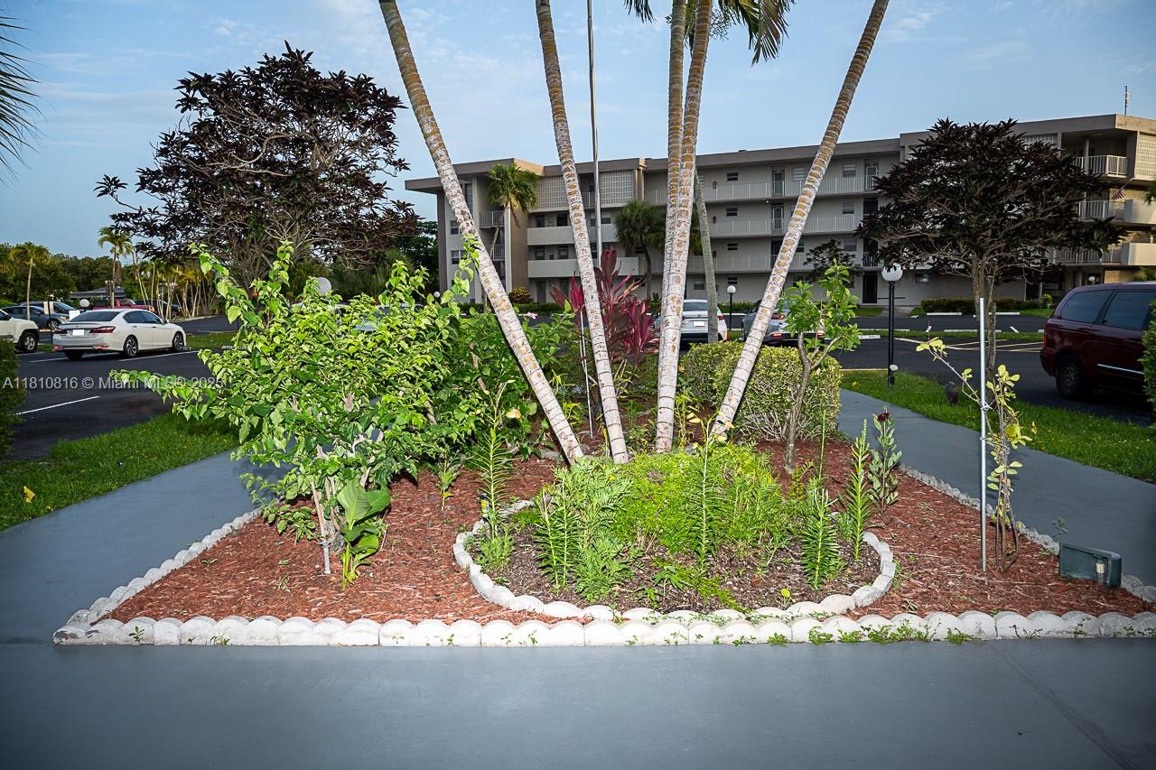 LAUDERDALE OAKS CONDO 7 - Residential