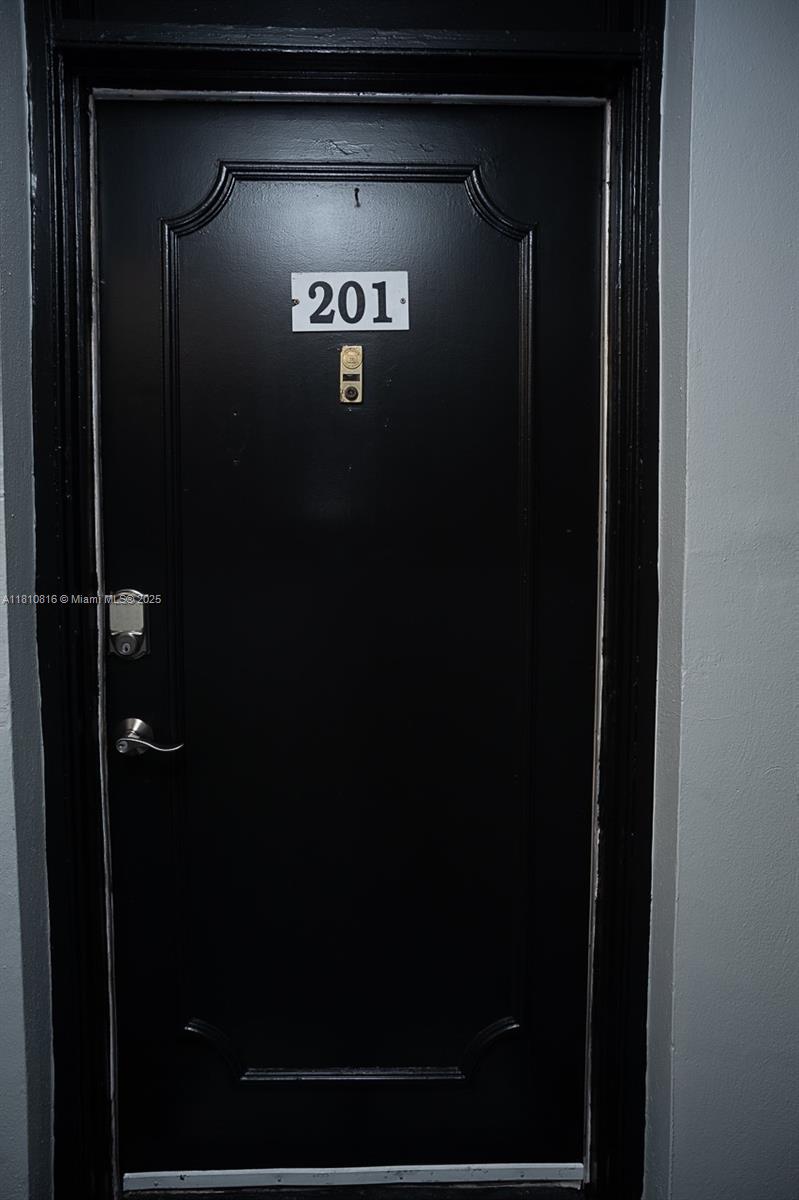 LAUDERDALE OAKS CONDO 7 - Residential