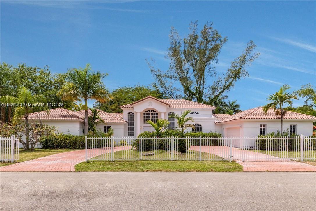 18420 Sw 77th Ct, Cutler Bay, Miami-Dade County, Florida - 6 Bedrooms  
3 Bathrooms - 