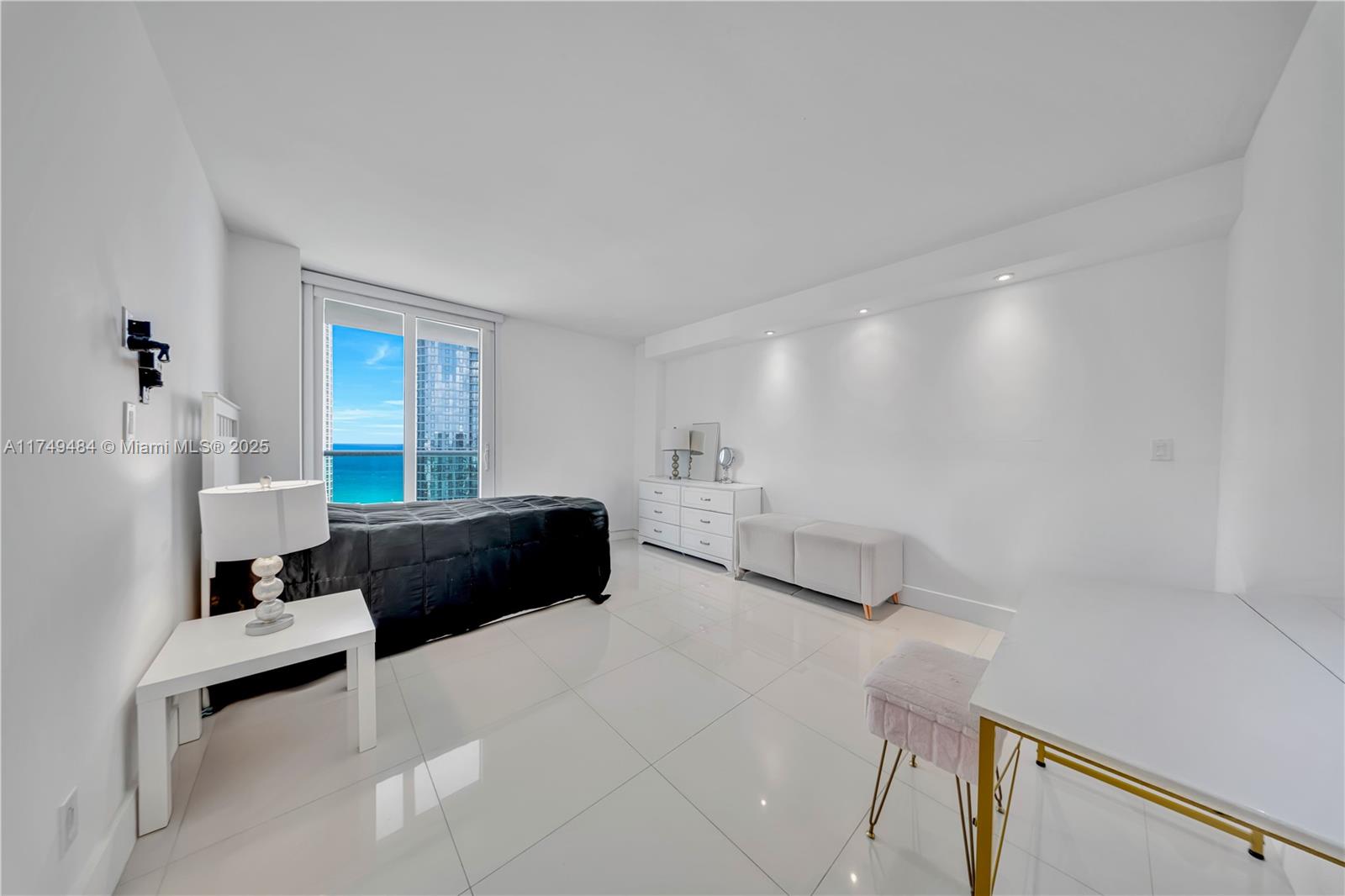 ARLEN HOUSE EAST CONDO - Residential