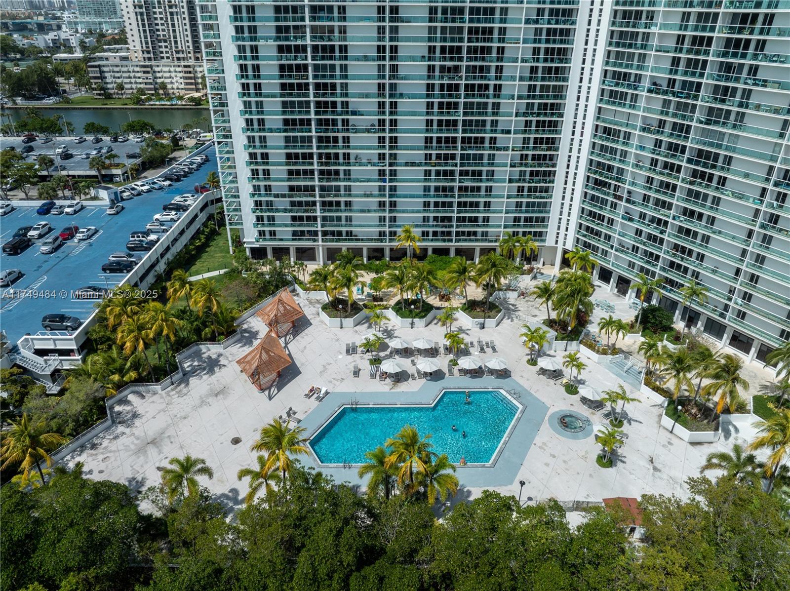 ARLEN HOUSE EAST CONDO - Residential
