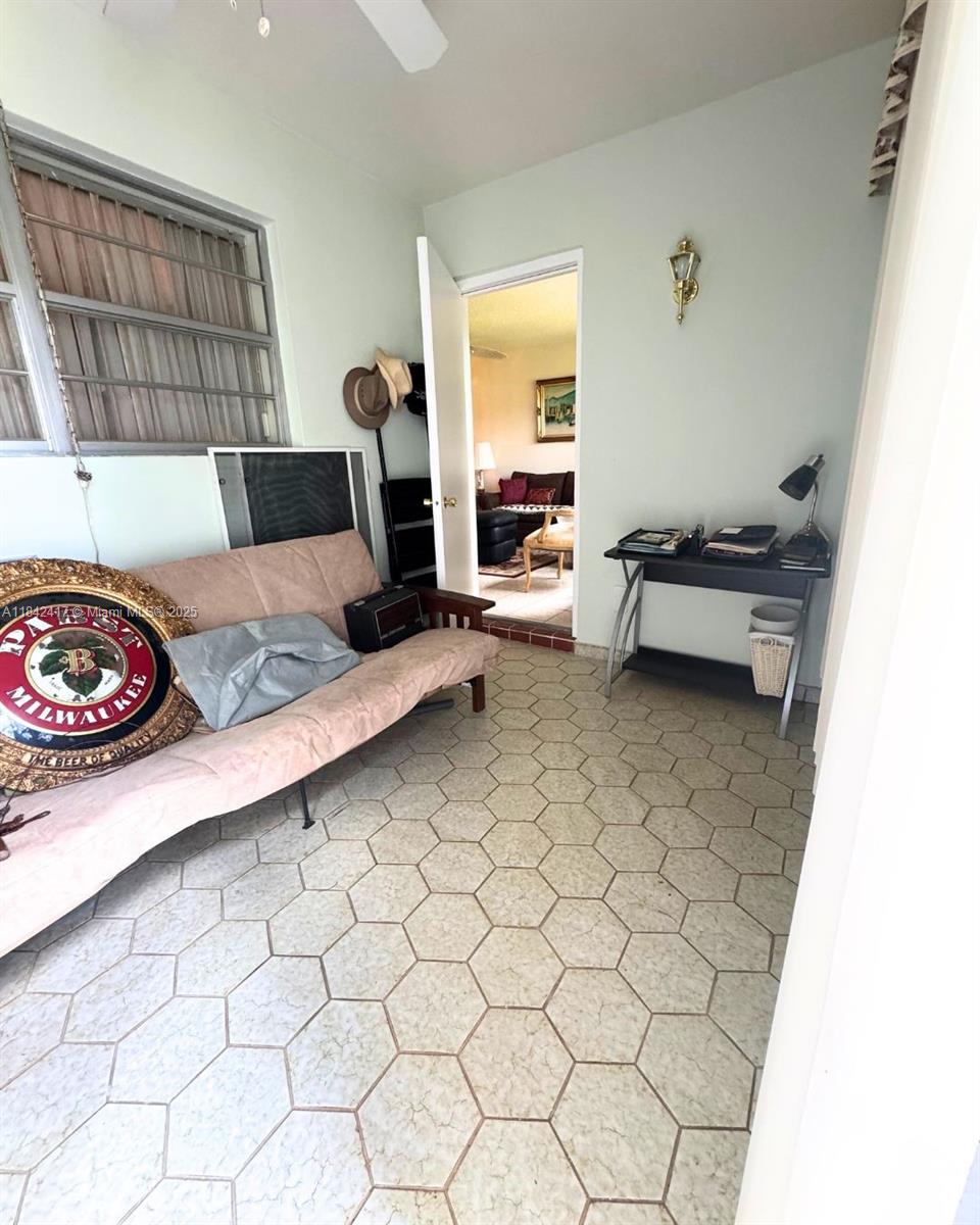 ORIOLE GOLF & TENNIS CLUB - Residential