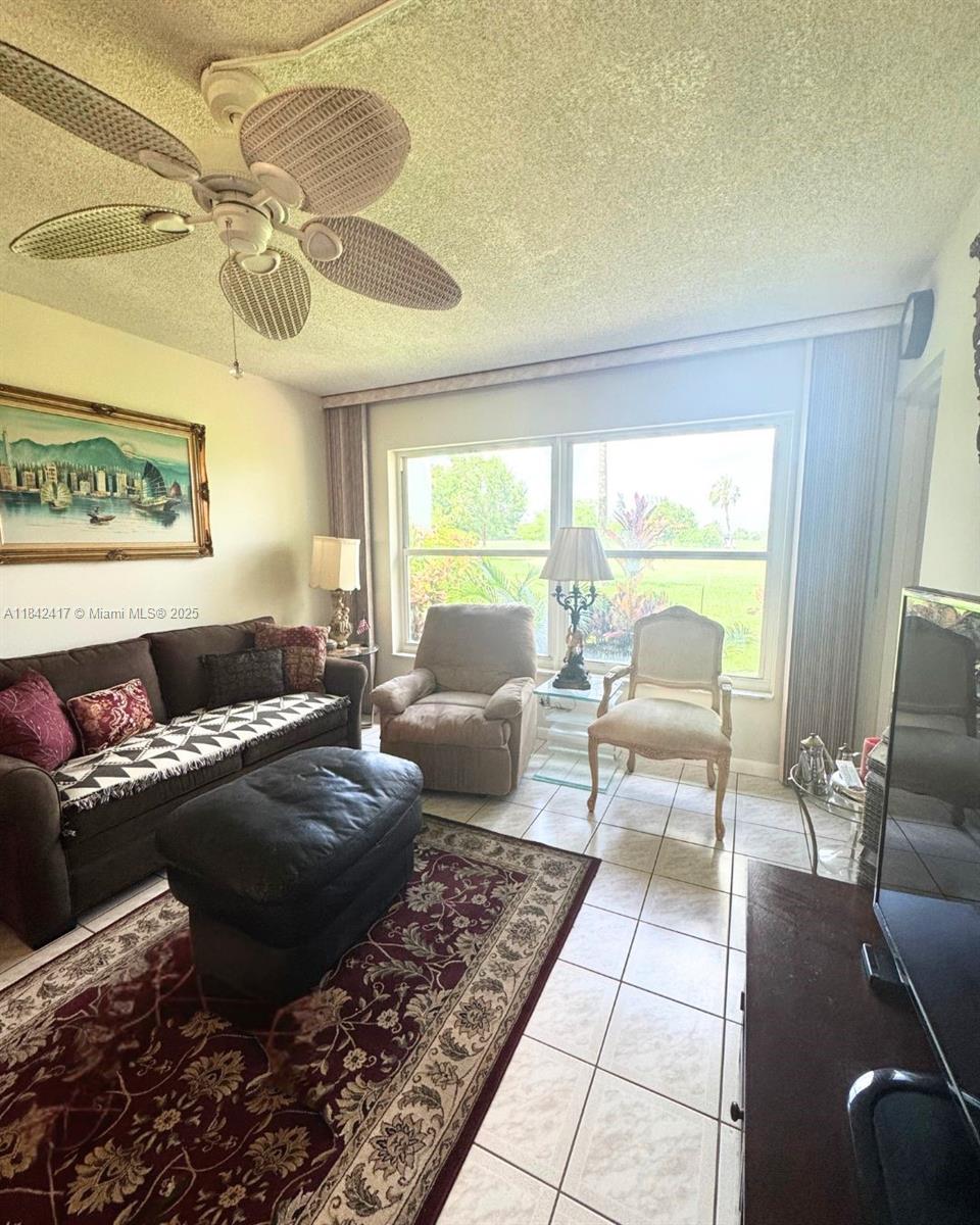 ORIOLE GOLF & TENNIS CLUB - Residential