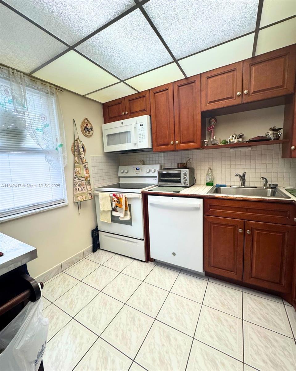 ORIOLE GOLF & TENNIS CLUB - Residential