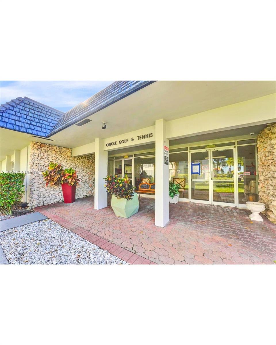 ORIOLE GOLF & TENNIS CLUB - Residential