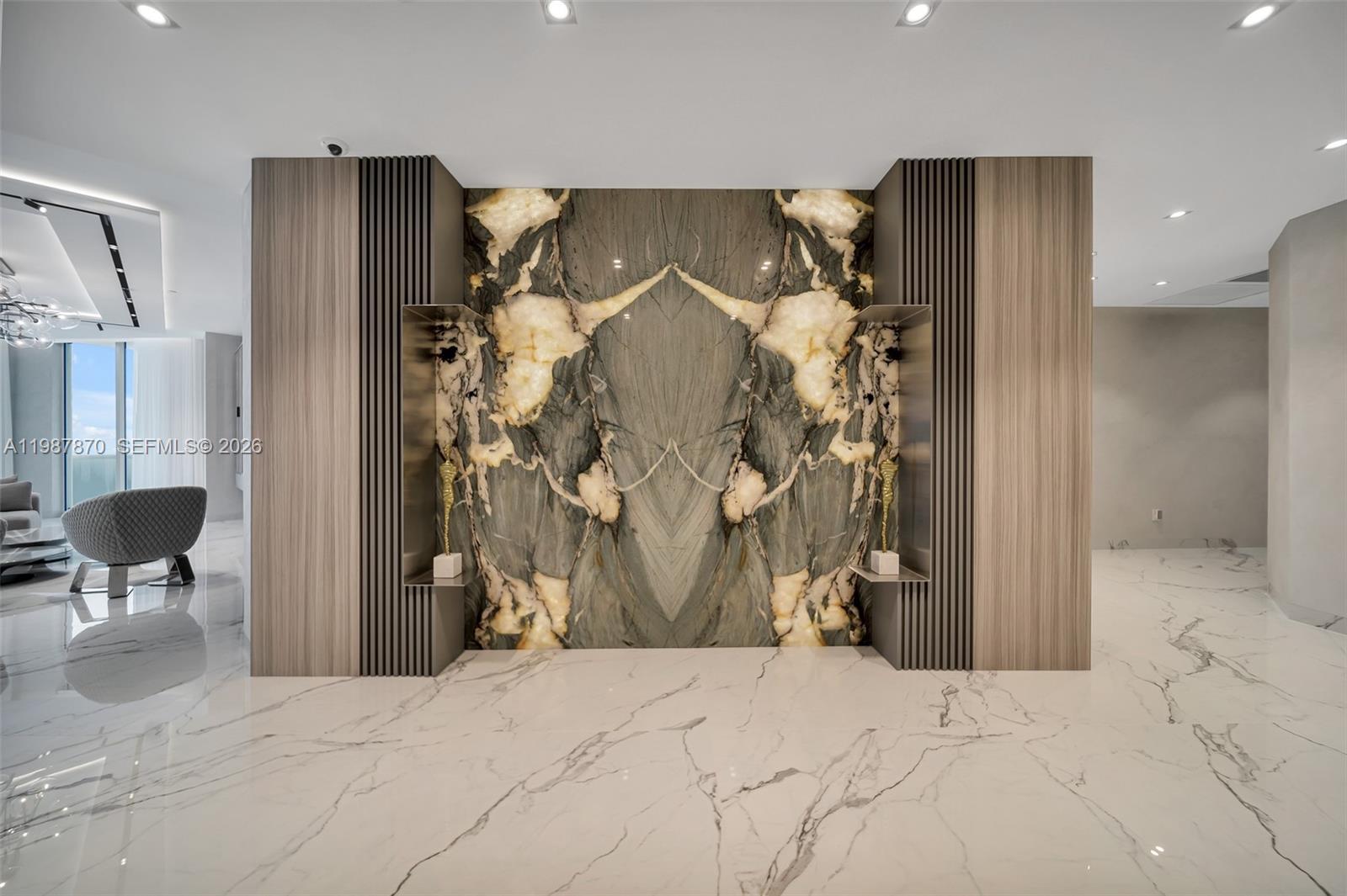 TRUMP HOLLYWOOD - Residential