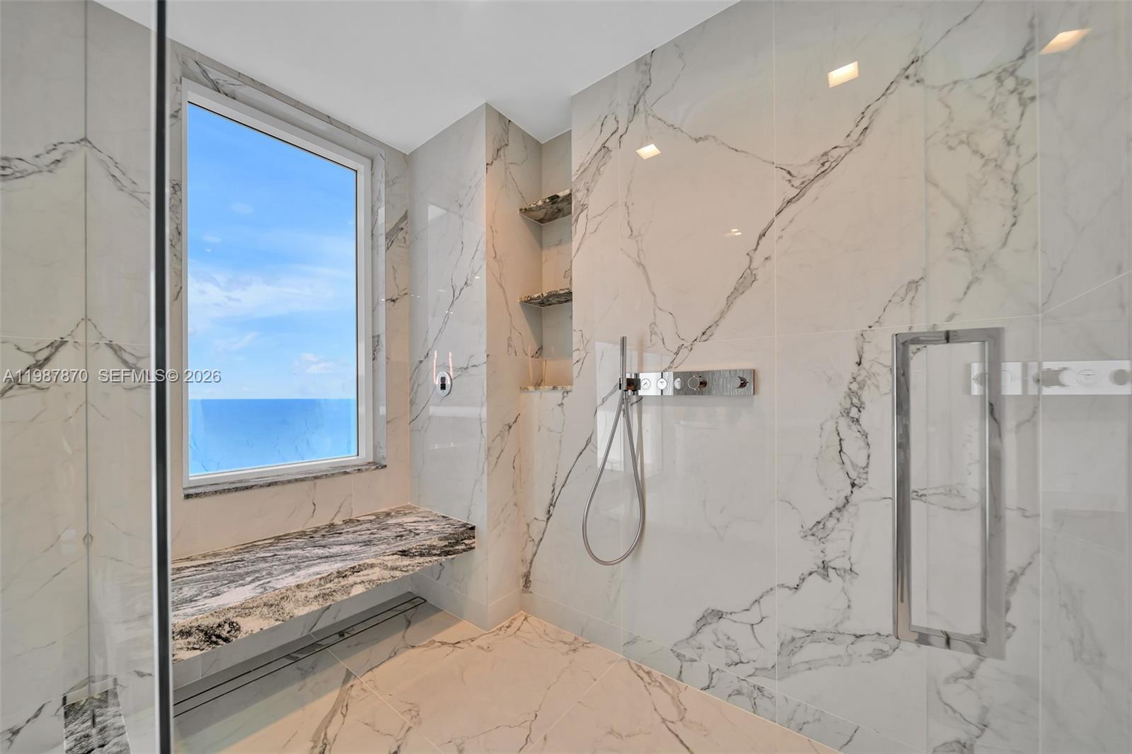 TRUMP HOLLYWOOD - Residential