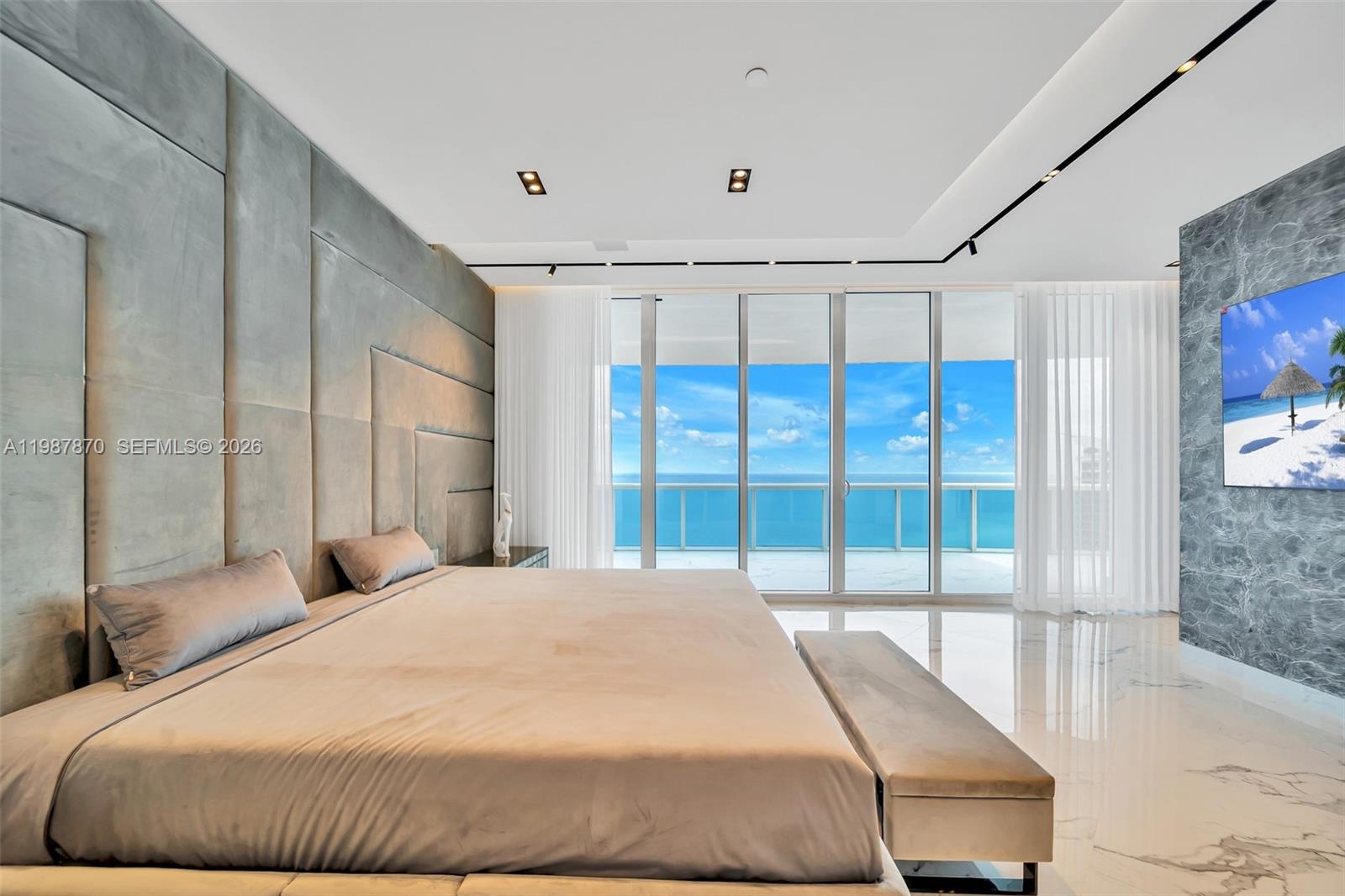 TRUMP HOLLYWOOD - Residential