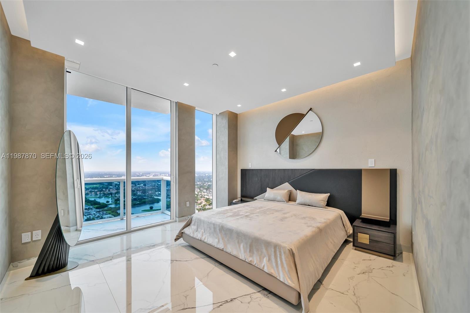 TRUMP HOLLYWOOD - Residential