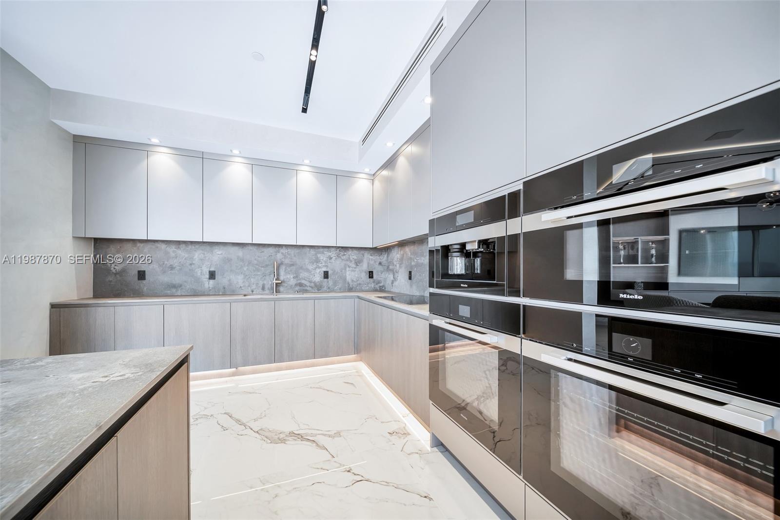 TRUMP HOLLYWOOD - Residential