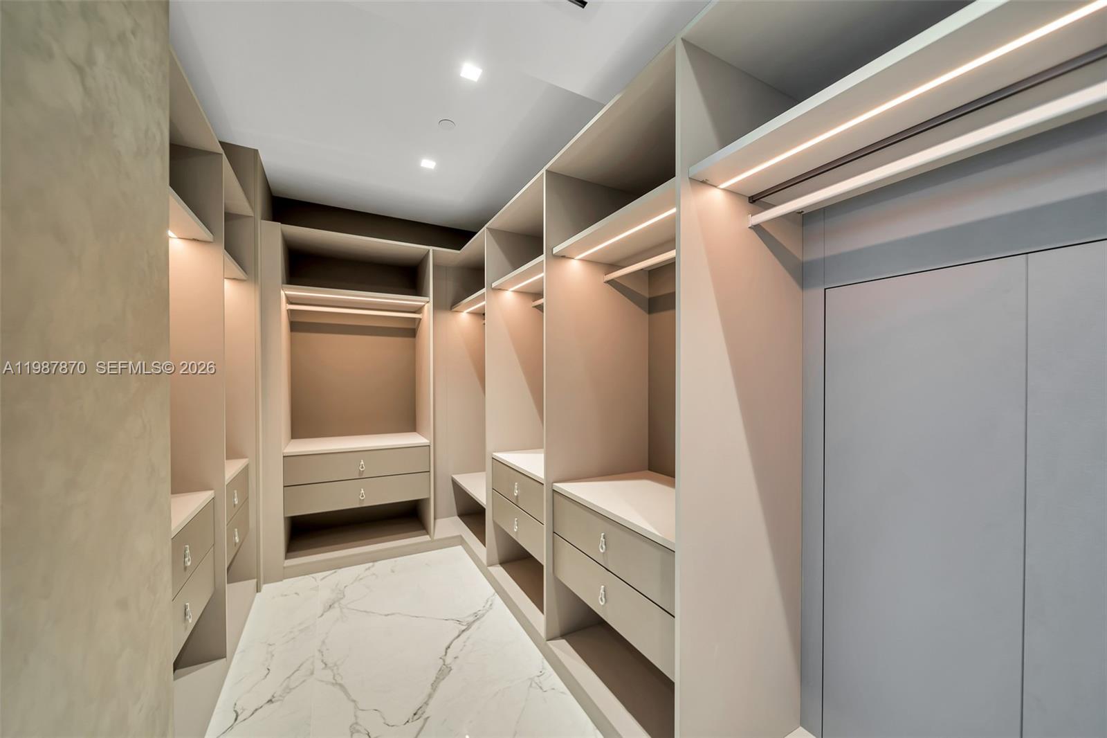 TRUMP HOLLYWOOD - Residential