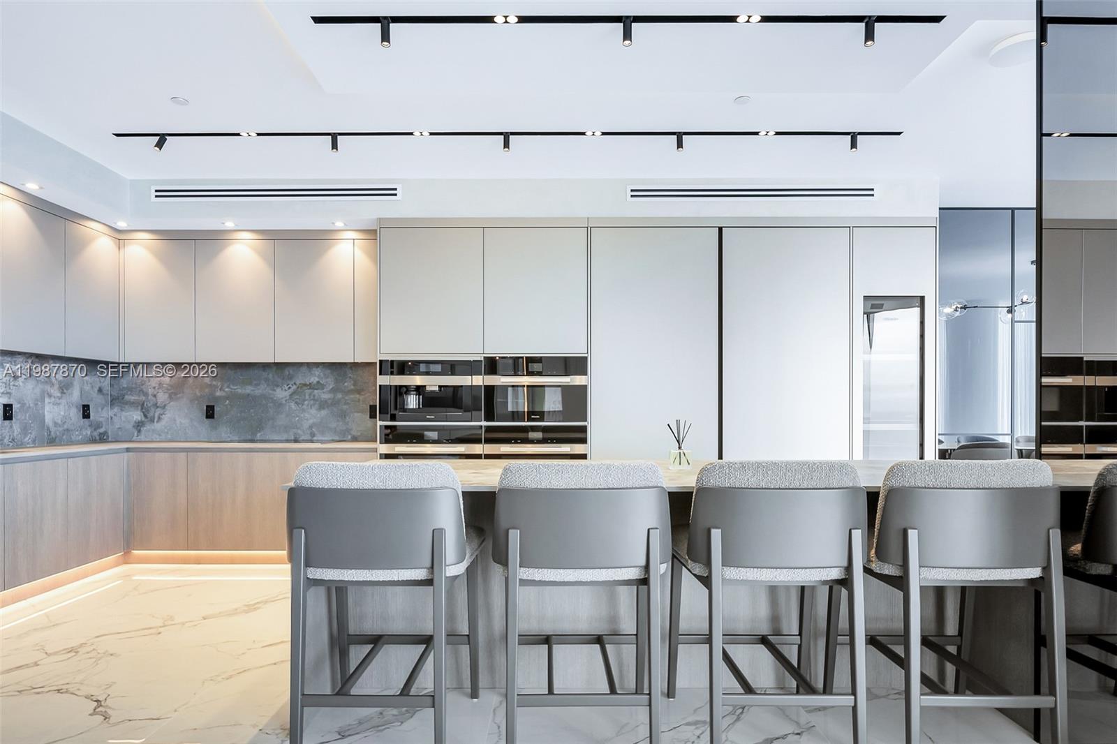 TRUMP HOLLYWOOD - Residential