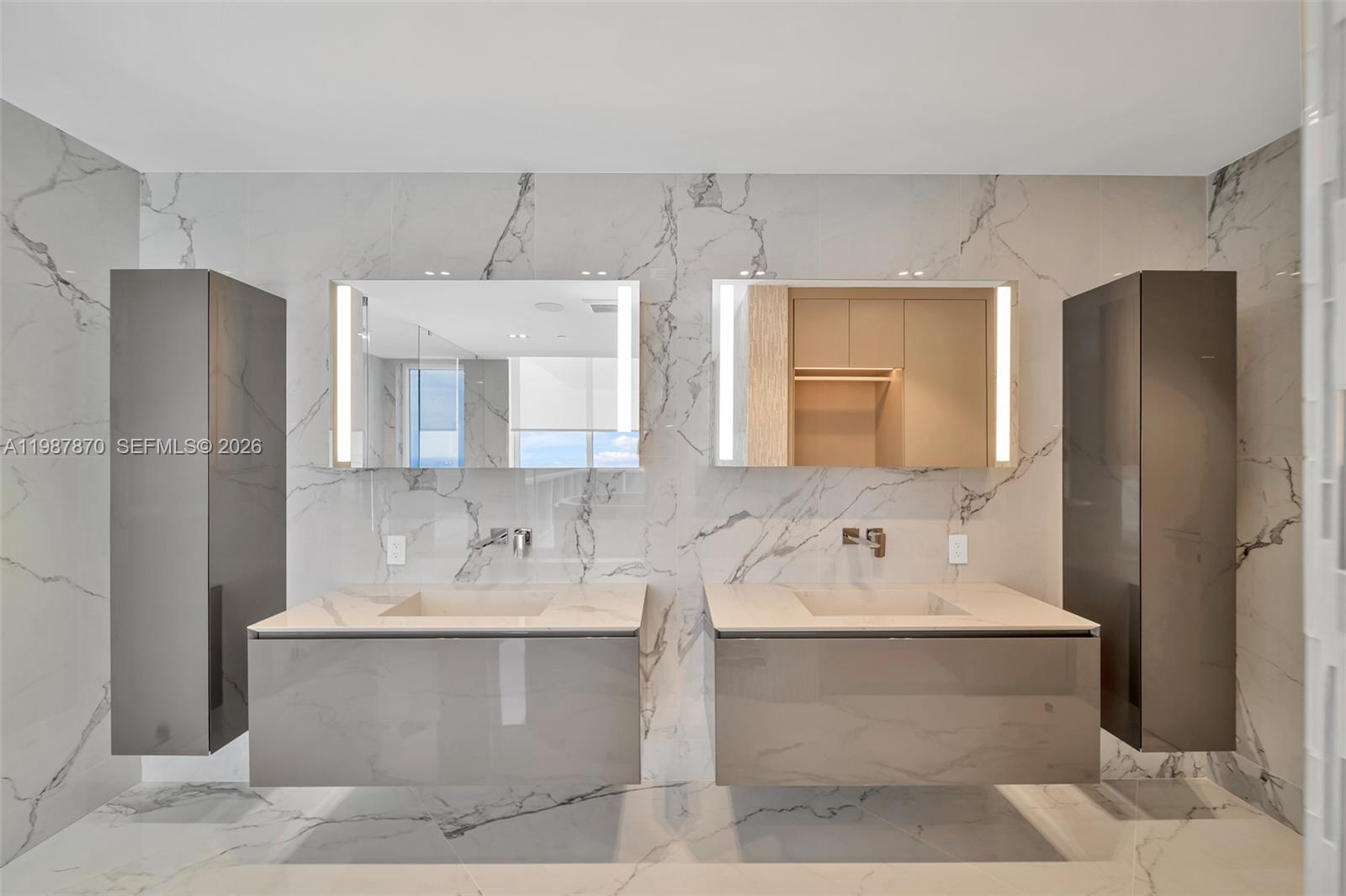 TRUMP HOLLYWOOD - Residential