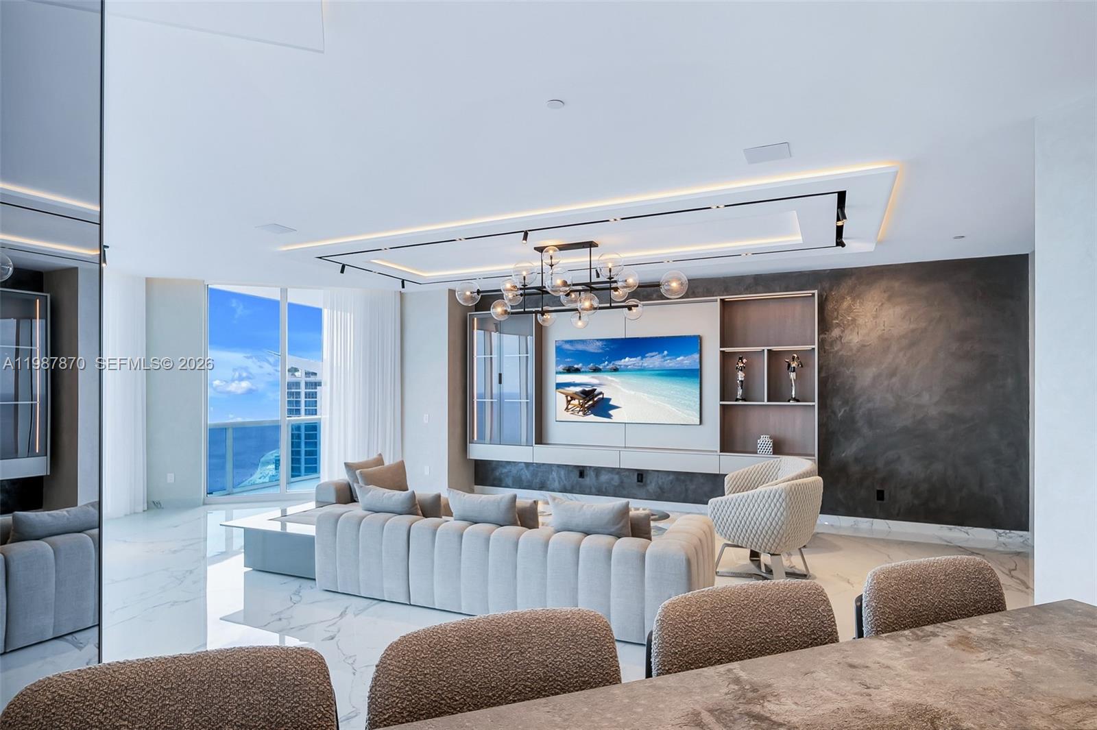 TRUMP HOLLYWOOD - Residential