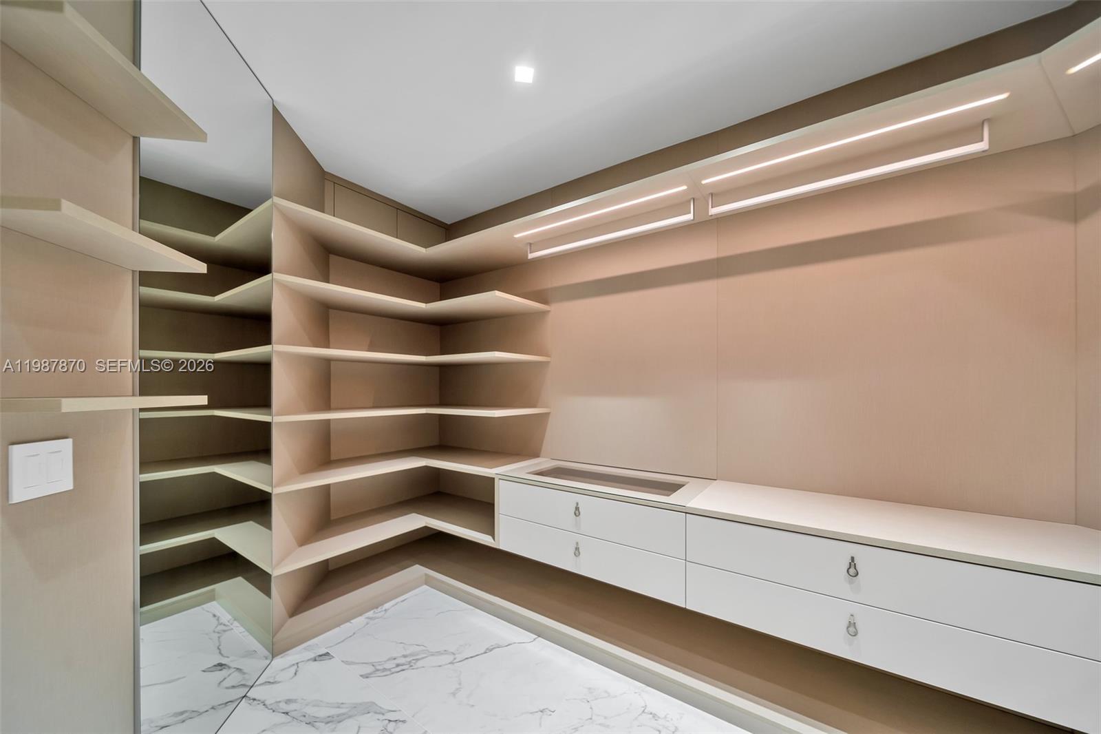 TRUMP HOLLYWOOD - Residential