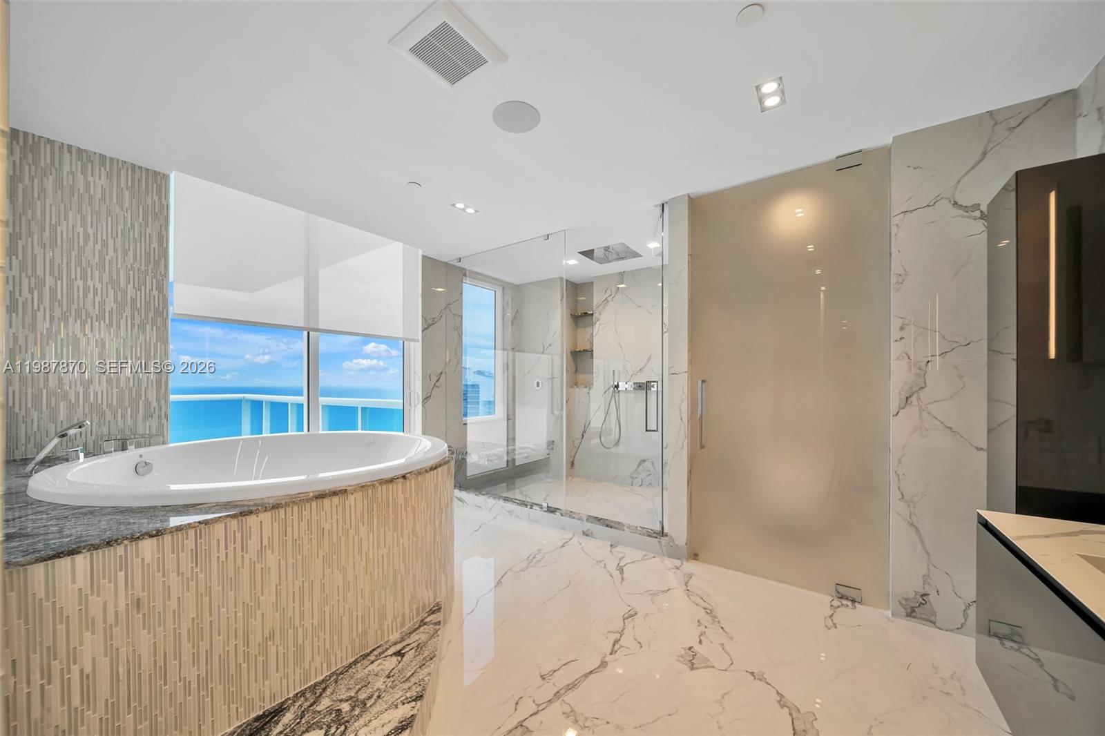 TRUMP HOLLYWOOD - Residential