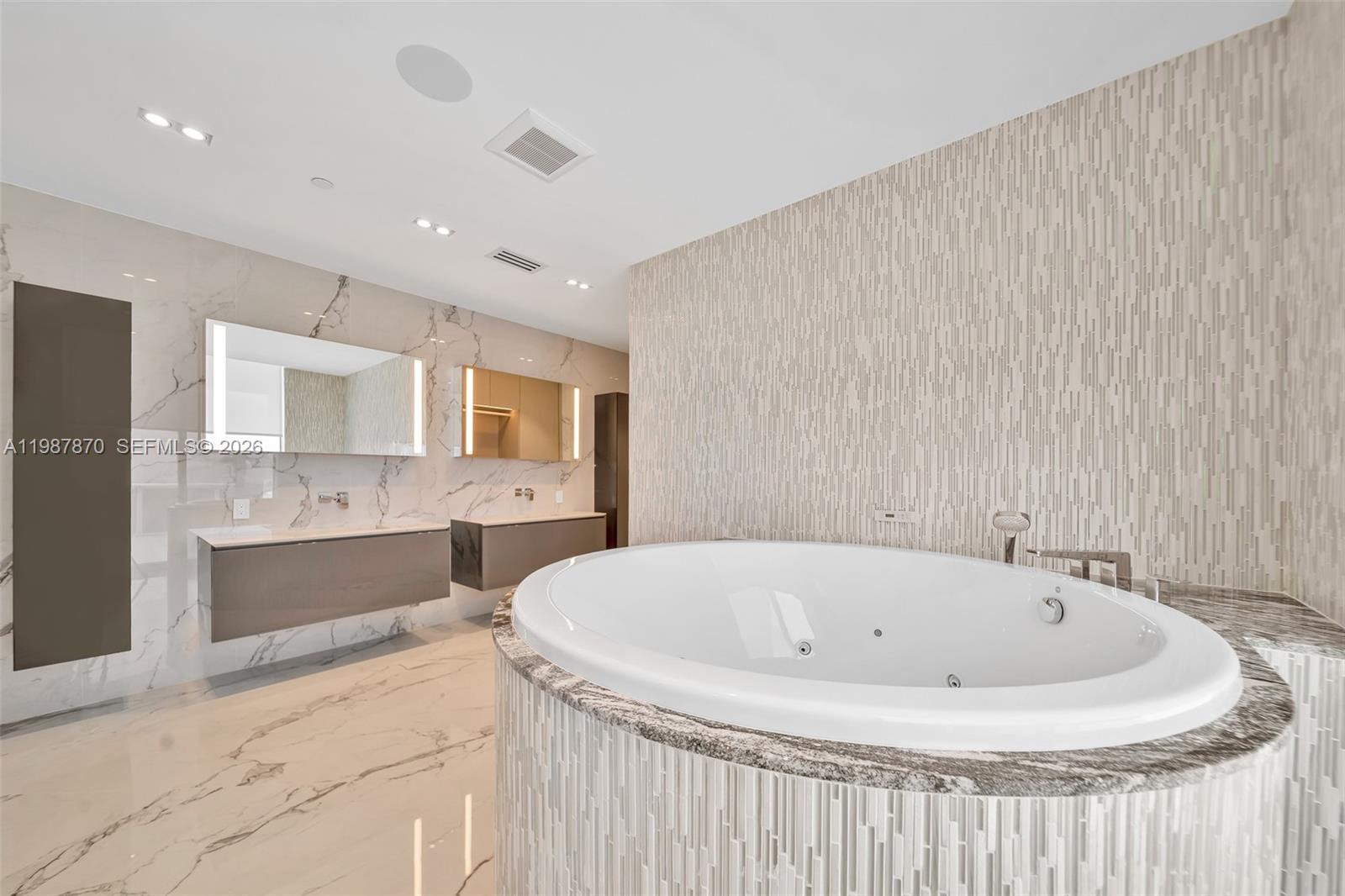 TRUMP HOLLYWOOD - Residential