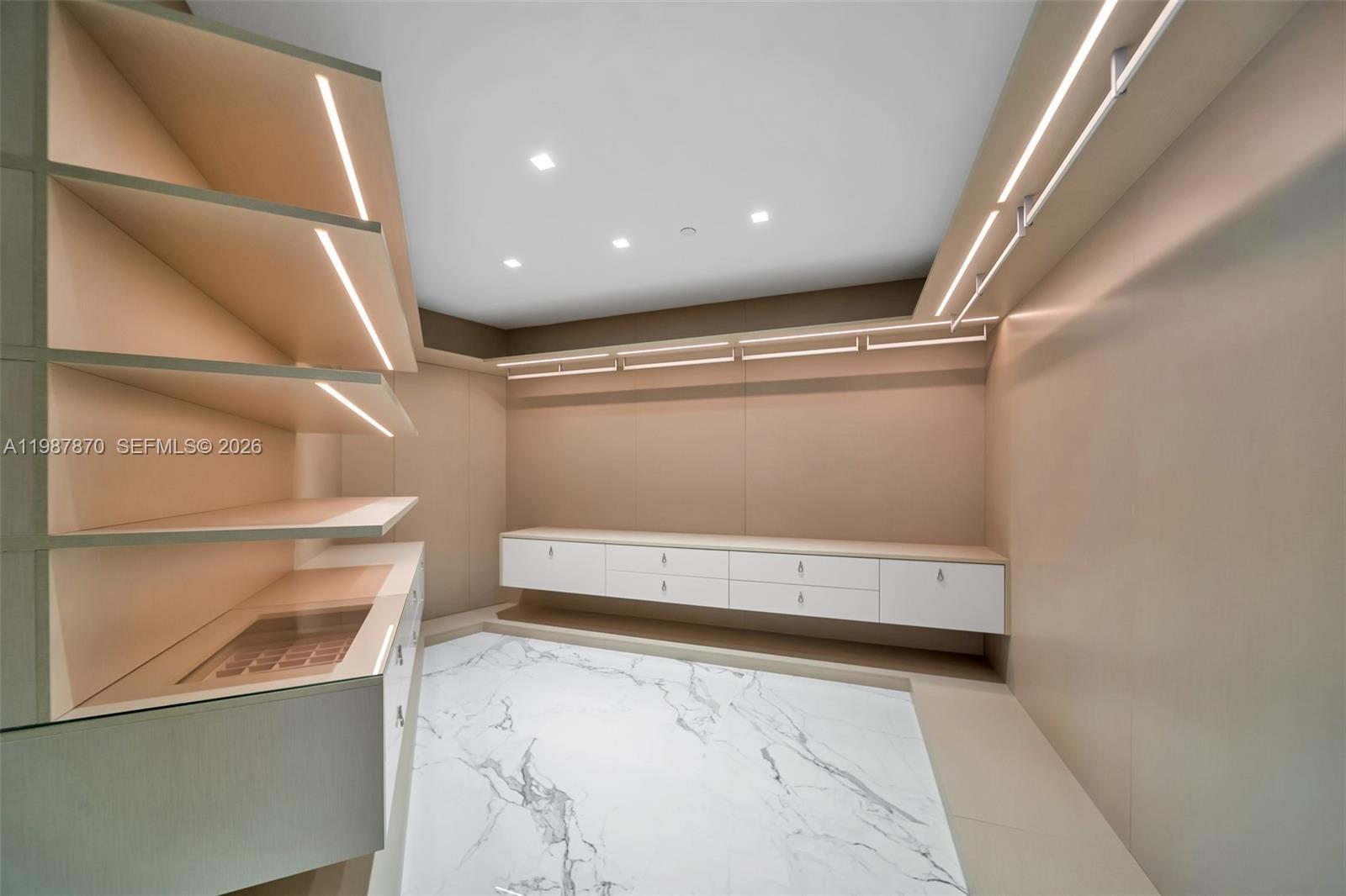 TRUMP HOLLYWOOD - Residential