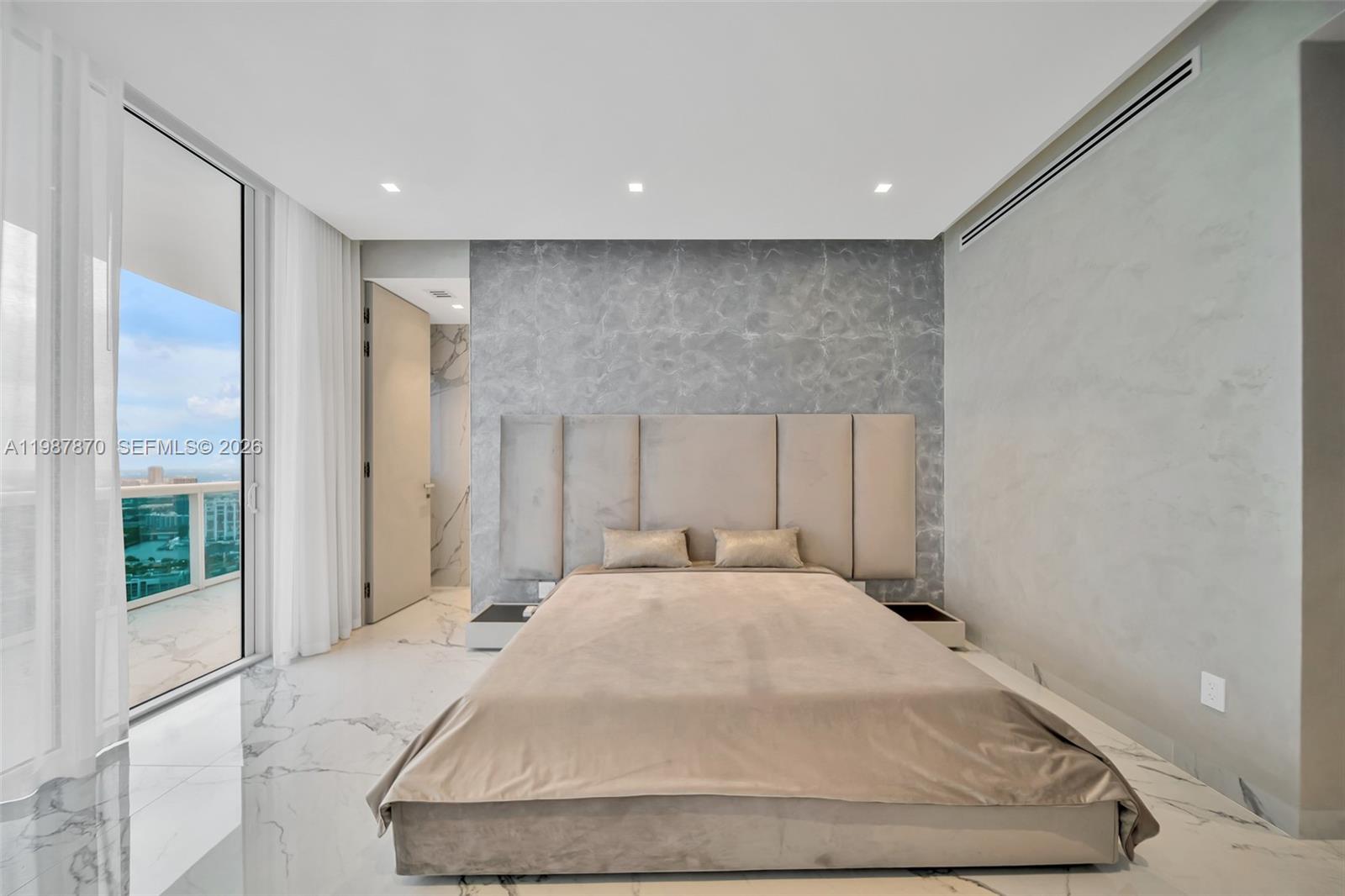 TRUMP HOLLYWOOD - Residential