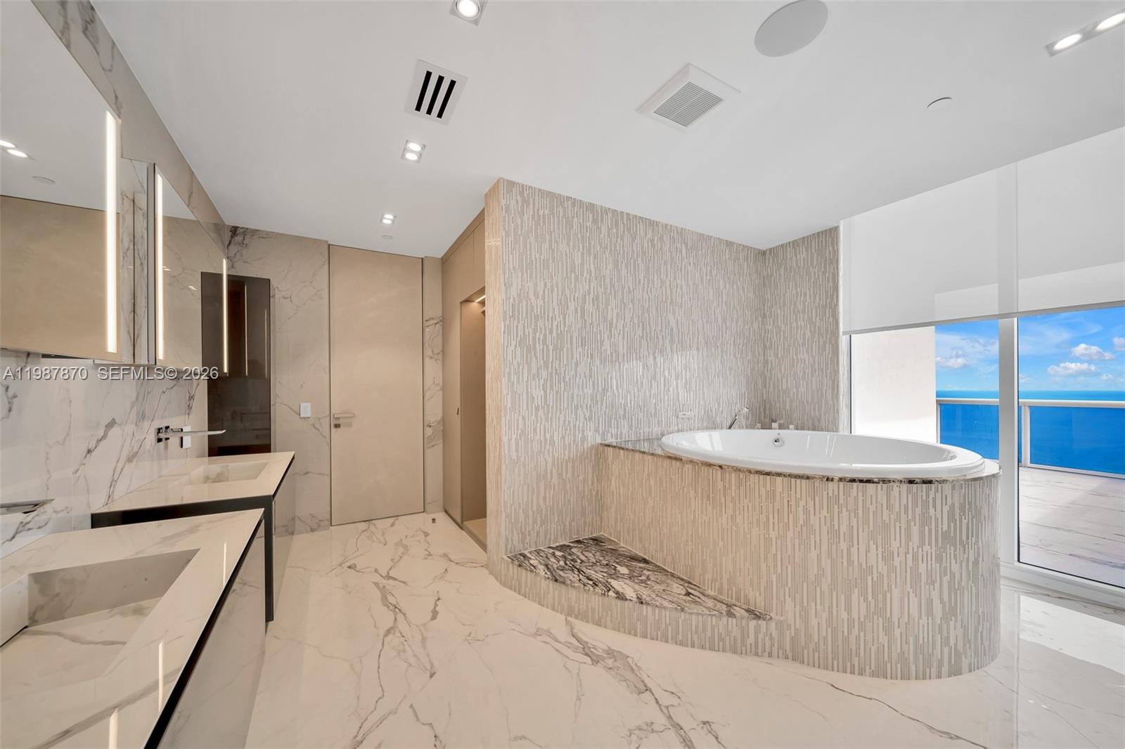 TRUMP HOLLYWOOD - Residential