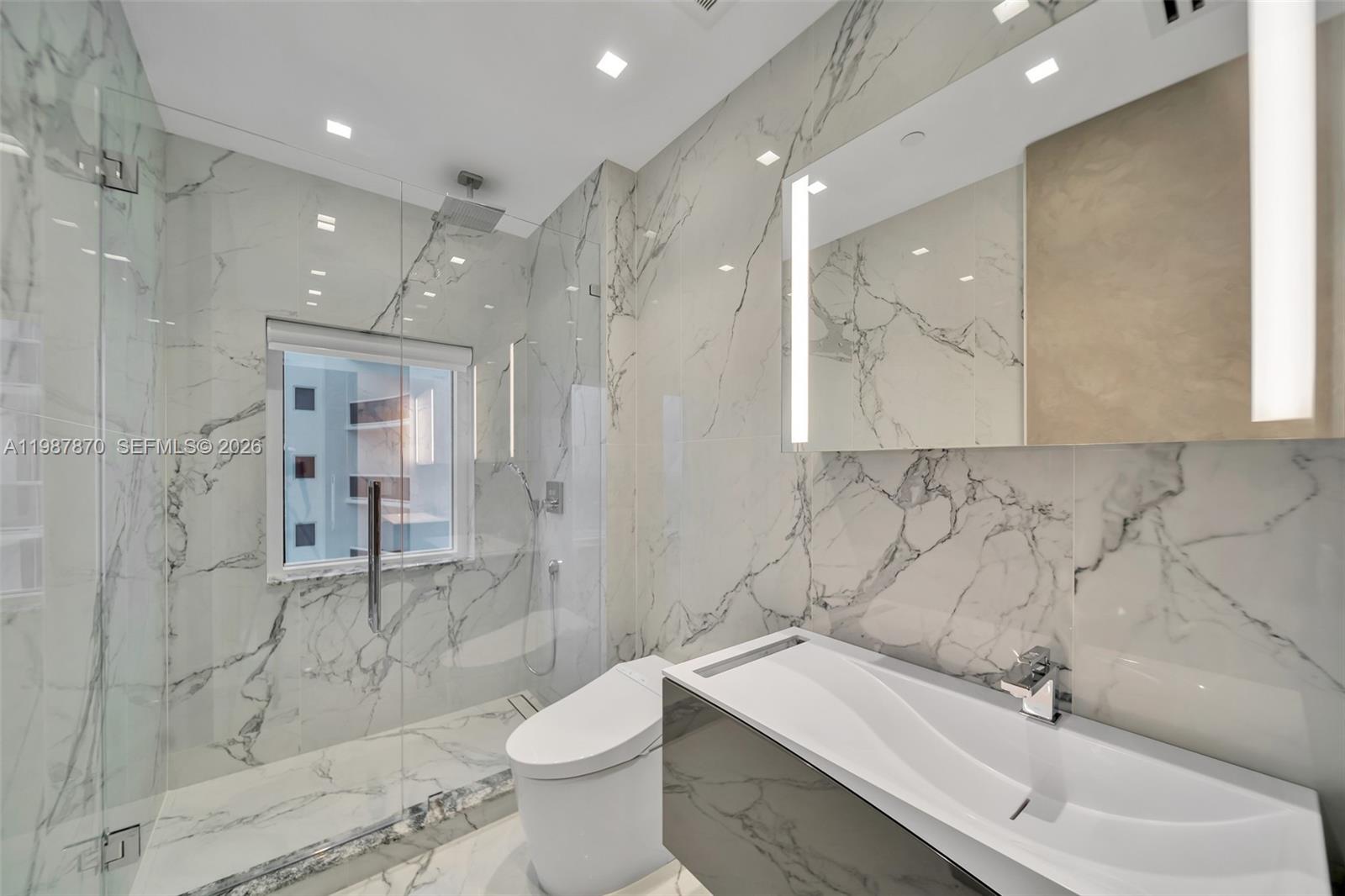 TRUMP HOLLYWOOD - Residential