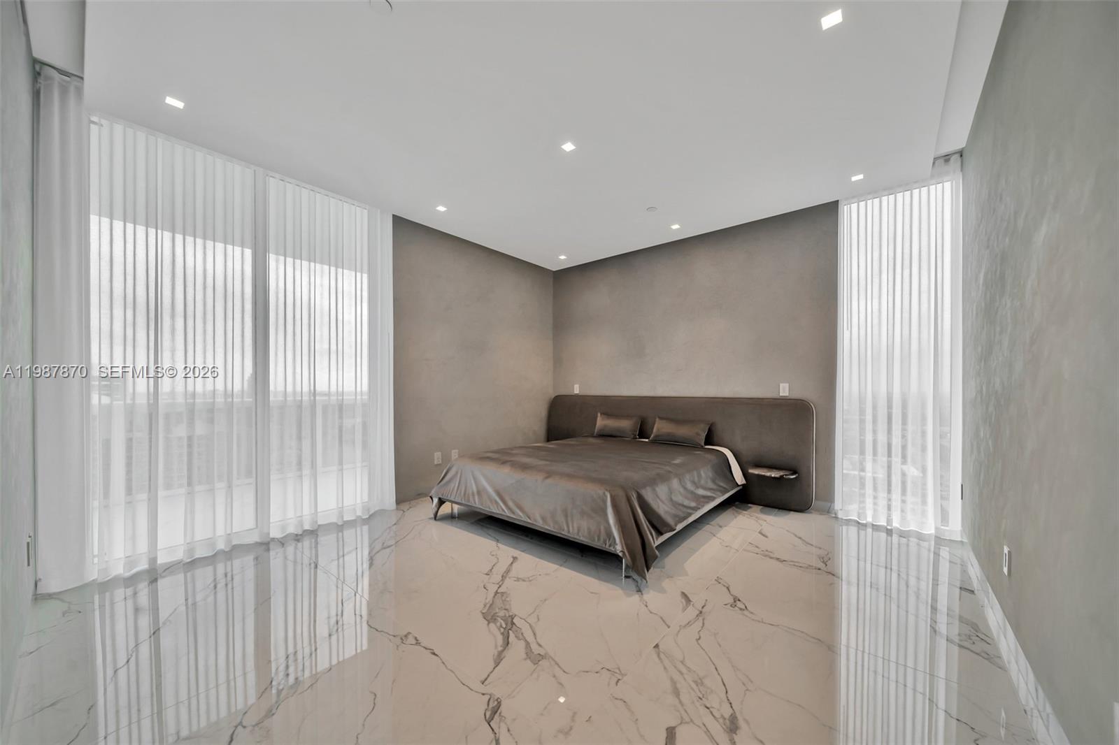 TRUMP HOLLYWOOD - Residential