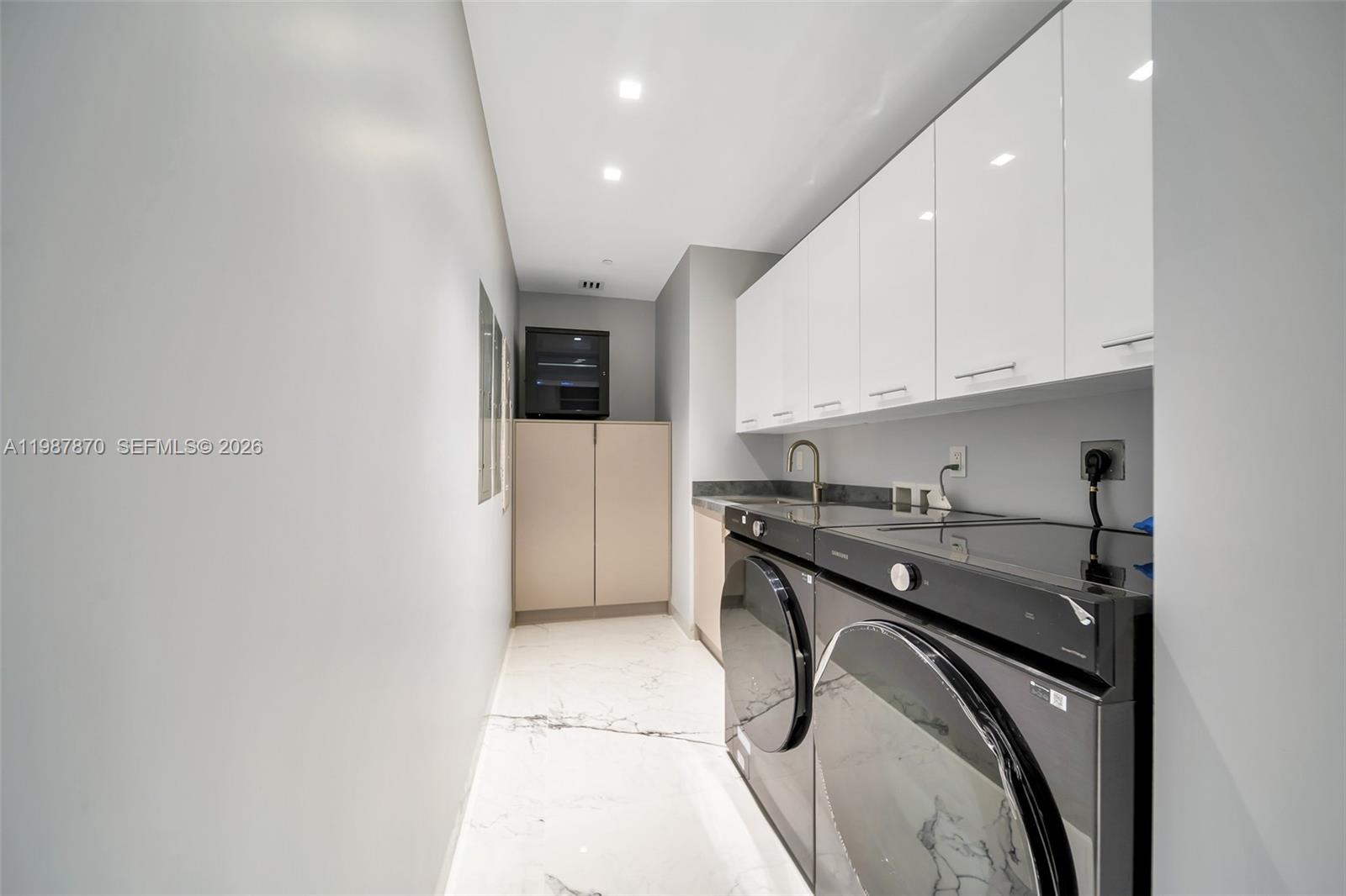 TRUMP HOLLYWOOD - Residential