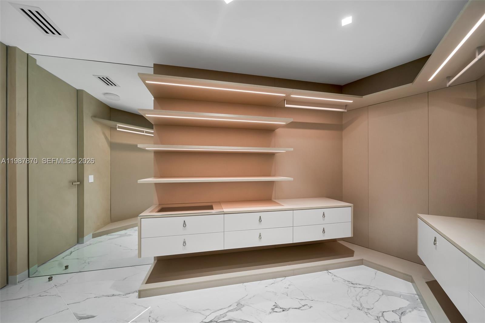 TRUMP HOLLYWOOD - Residential