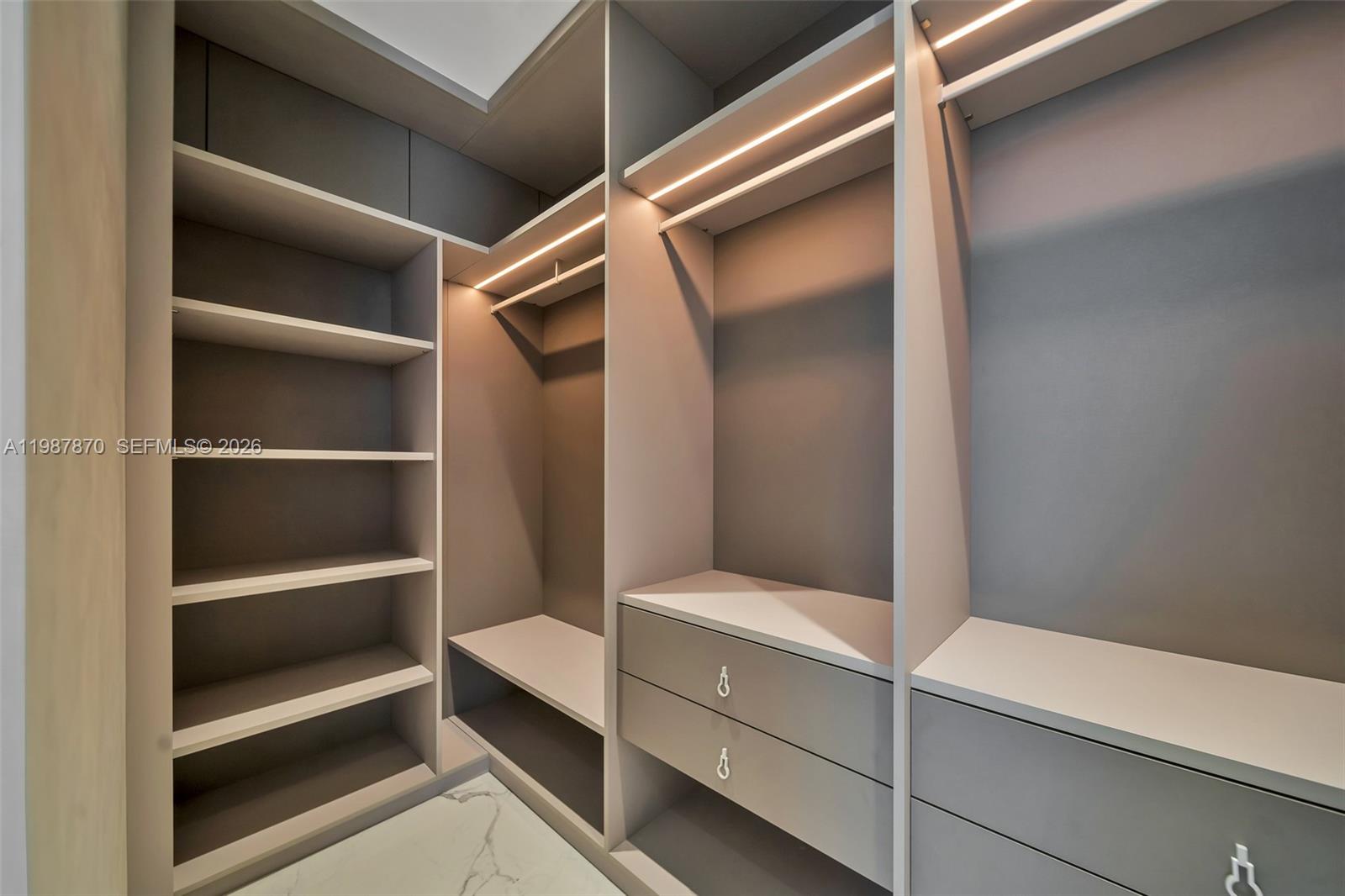 TRUMP HOLLYWOOD - Residential