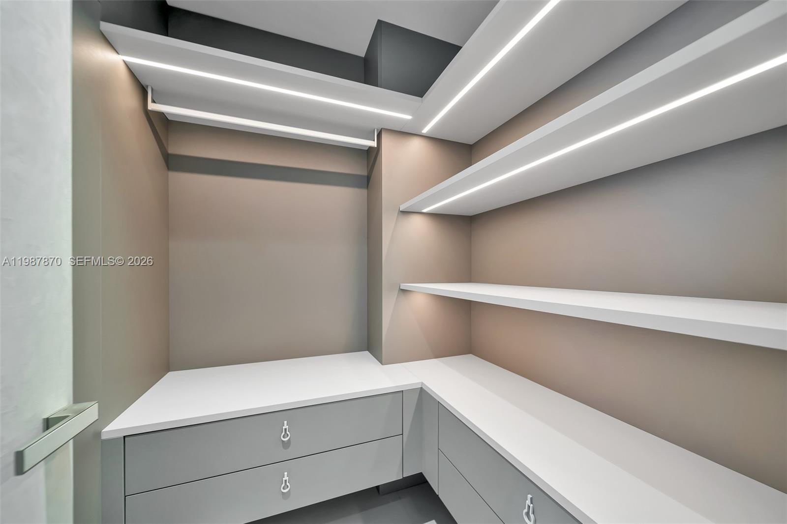 TRUMP HOLLYWOOD - Residential