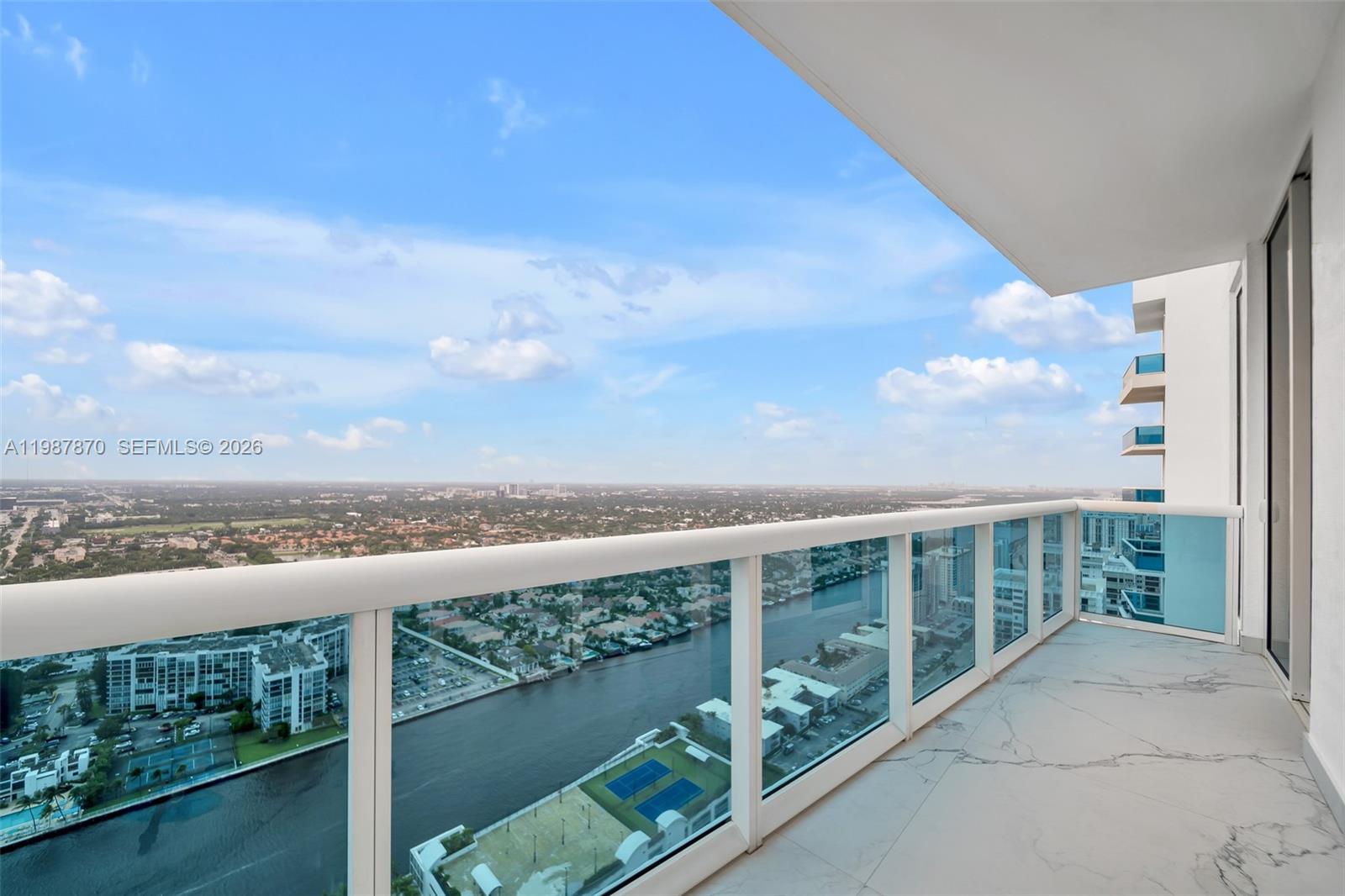 TRUMP HOLLYWOOD - Residential