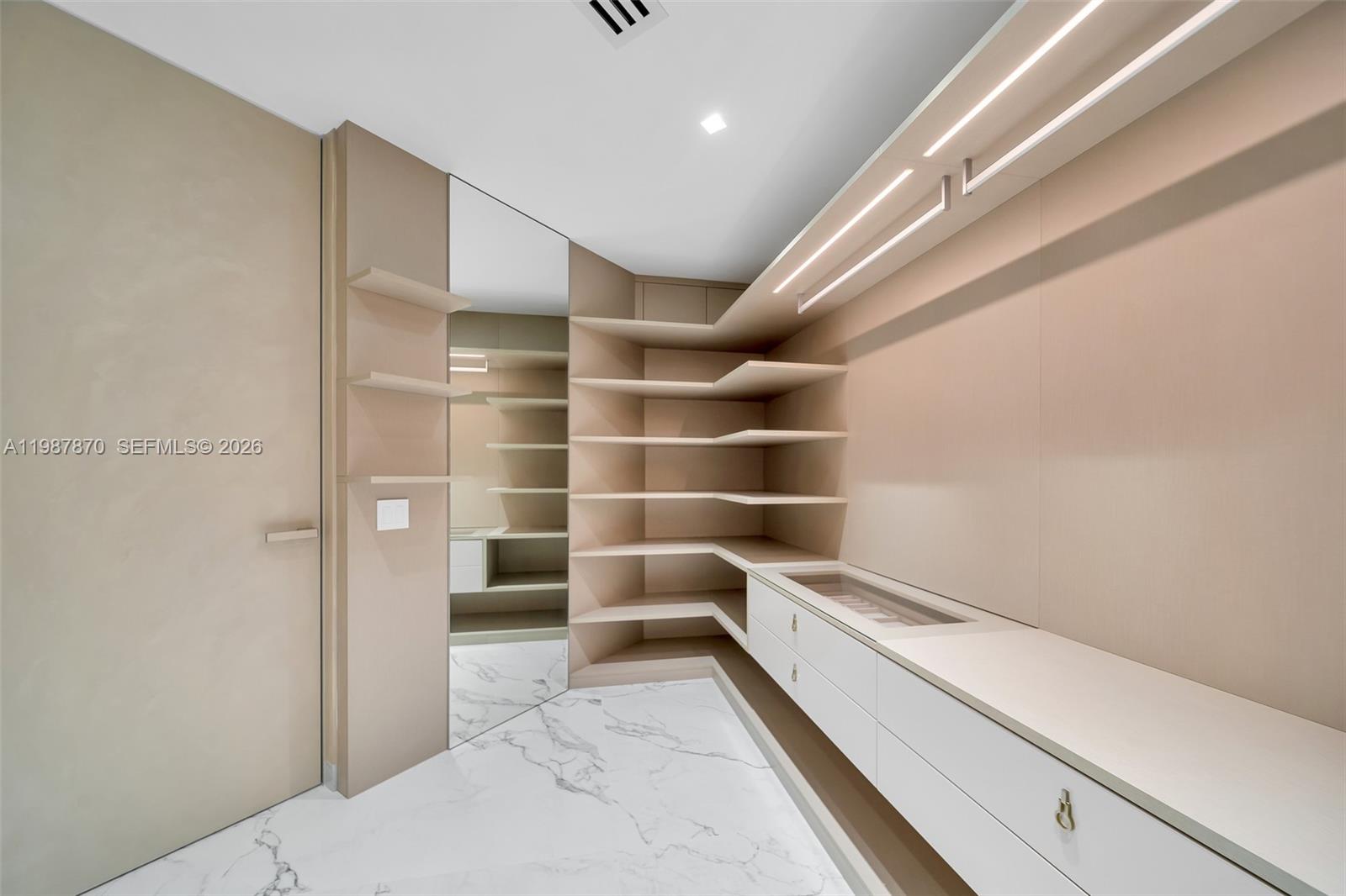 TRUMP HOLLYWOOD - Residential