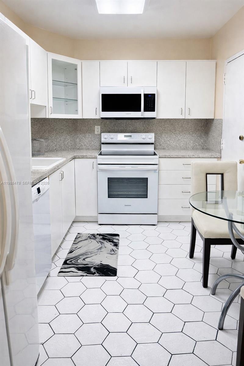 ARLEN HOUSE WEST CONDO - Residential Lease