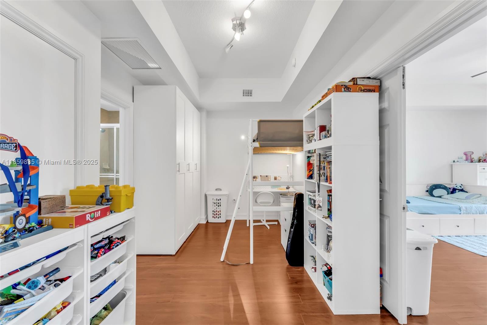 ALAQUA CONDO - Residential