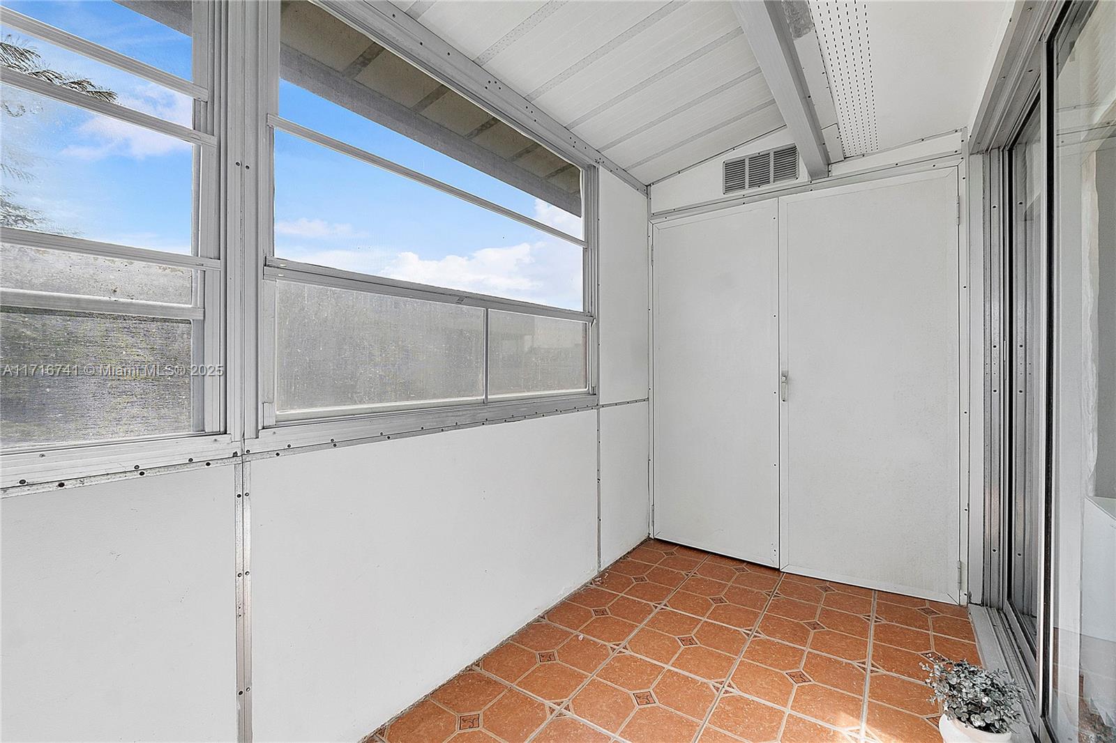KINGS POINT FLANDERS COND - Residential