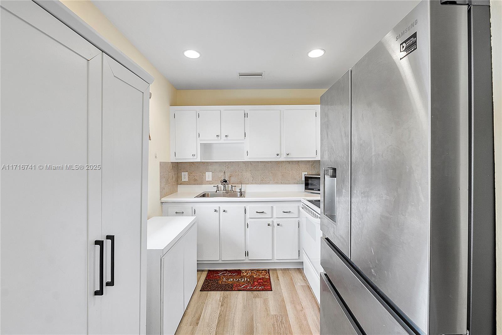 KINGS POINT FLANDERS COND - Residential