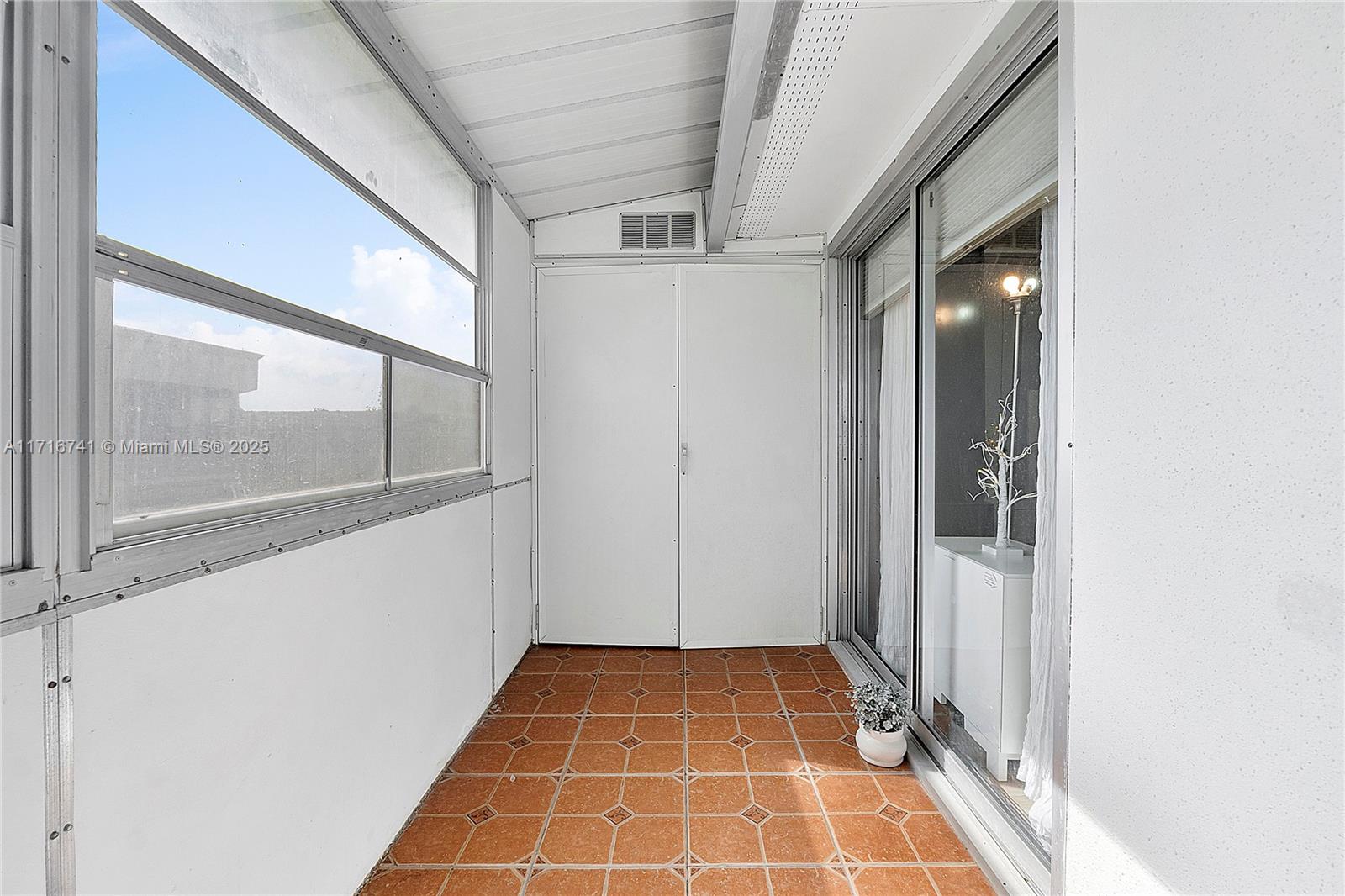 KINGS POINT FLANDERS COND - Residential