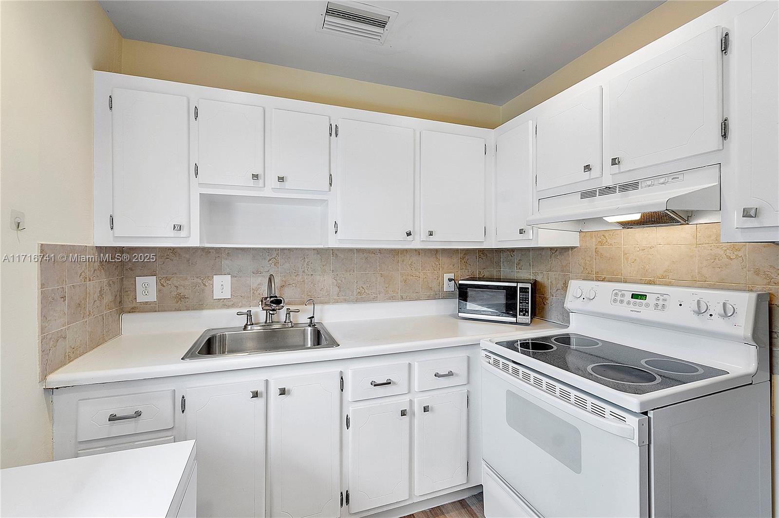 KINGS POINT FLANDERS COND - Residential