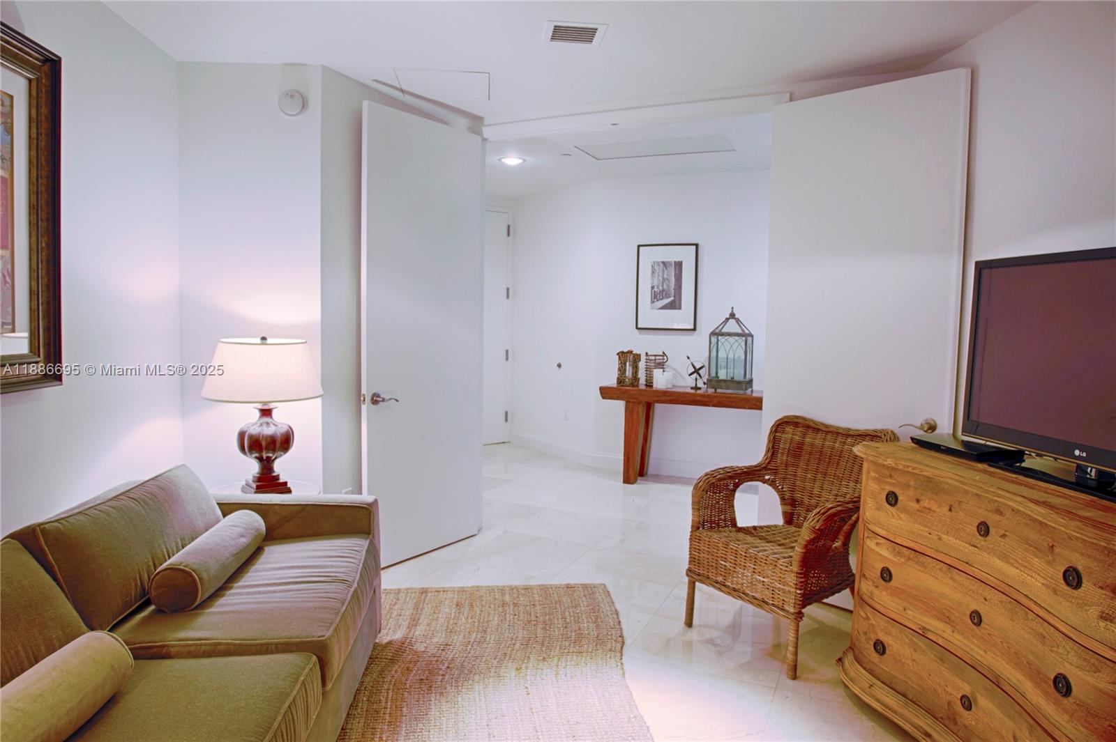 TDR TOWER III CONDO - Residential Lease