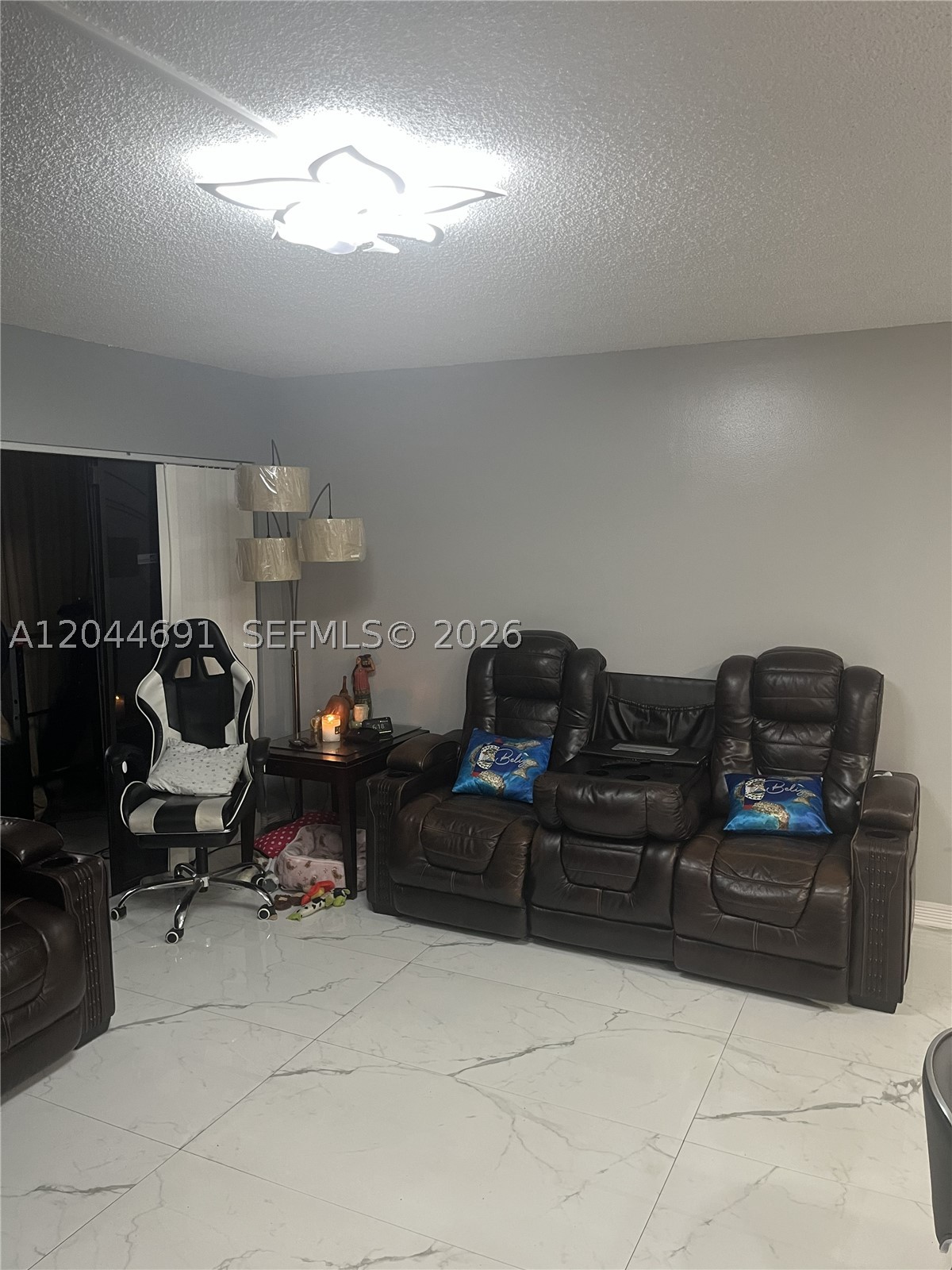 819 NE 199th St 6-101