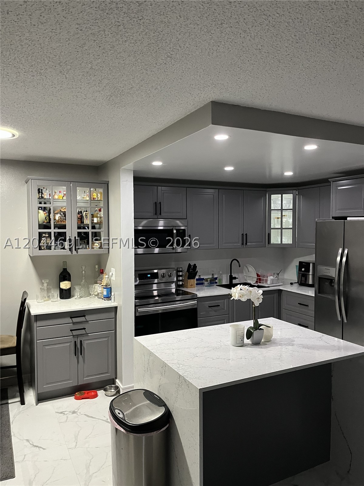 819 NE 199th St 6-101