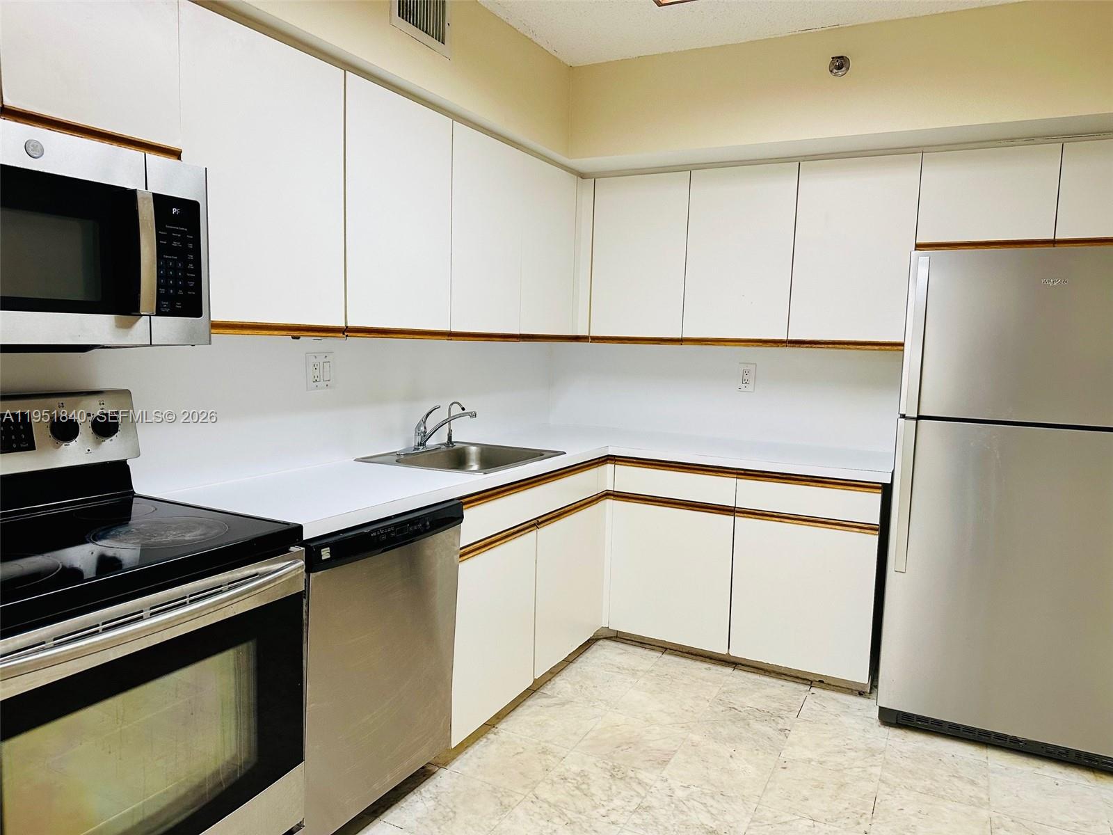 3600 Mystic Pointe Dr 1117