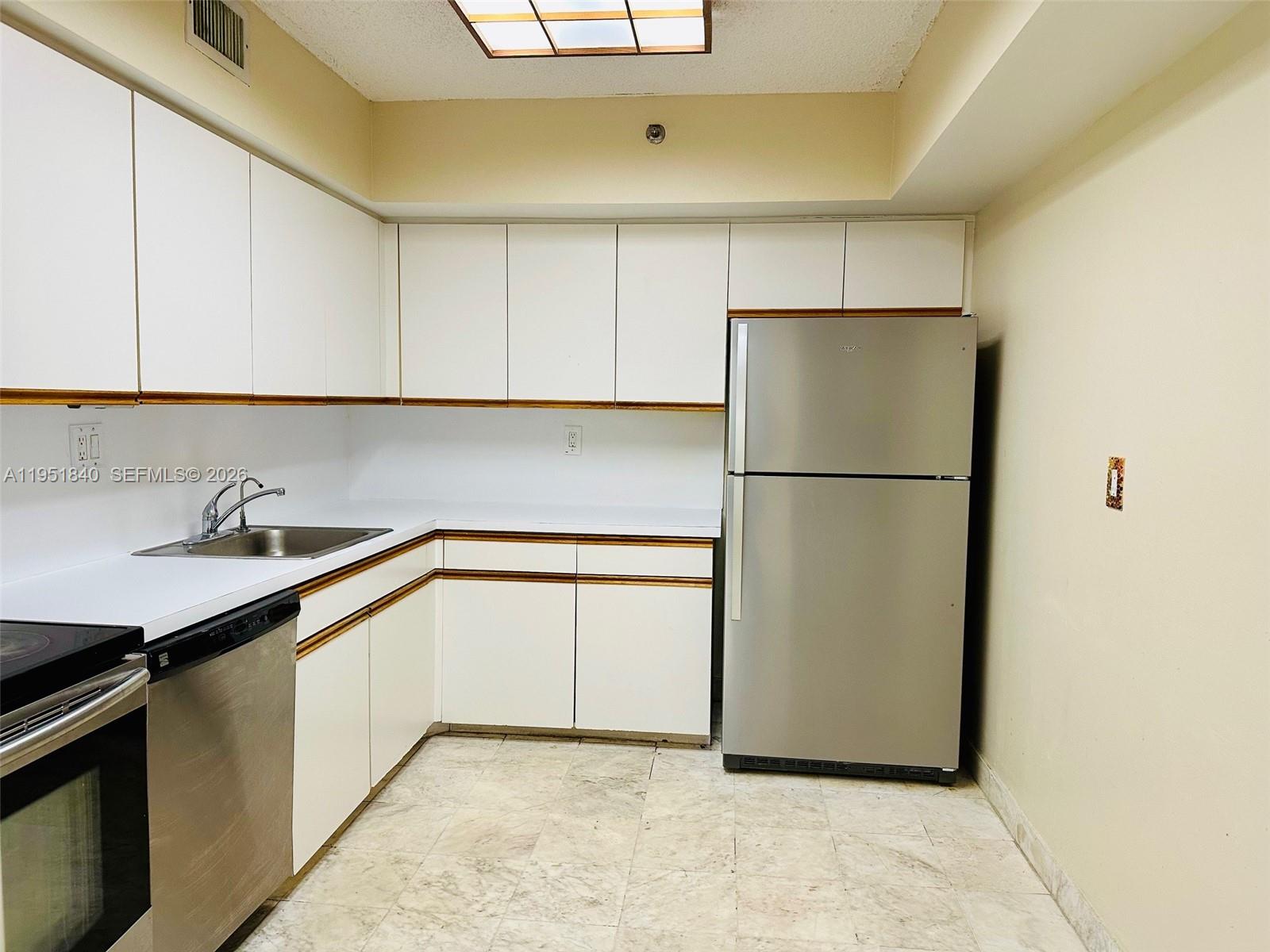 3600 Mystic Pointe Dr 1117