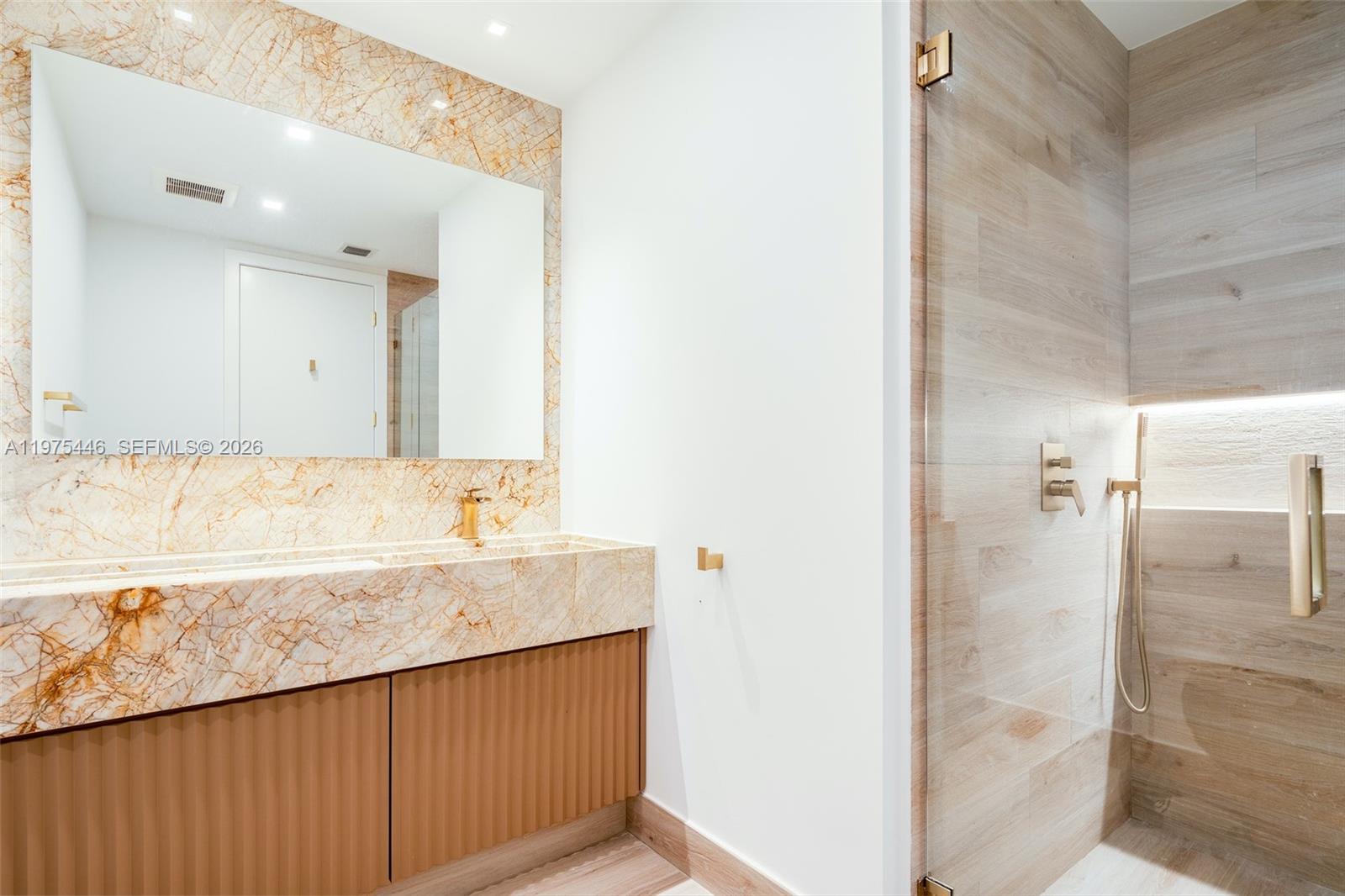 CUTLER BAY ESTATES - Residential Lease