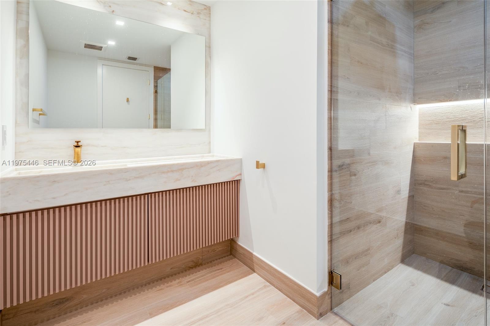 CUTLER BAY ESTATES - Residential Lease