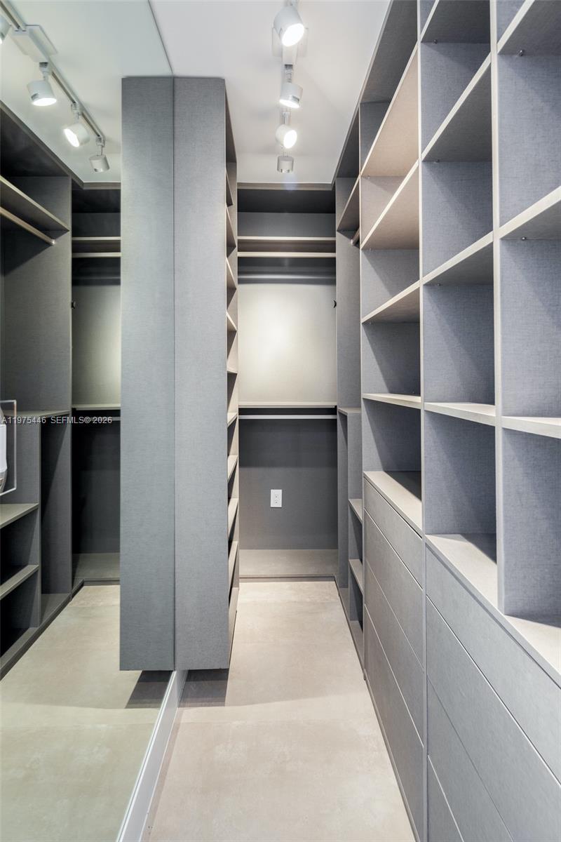 CUTLER BAY ESTATES - Residential Lease