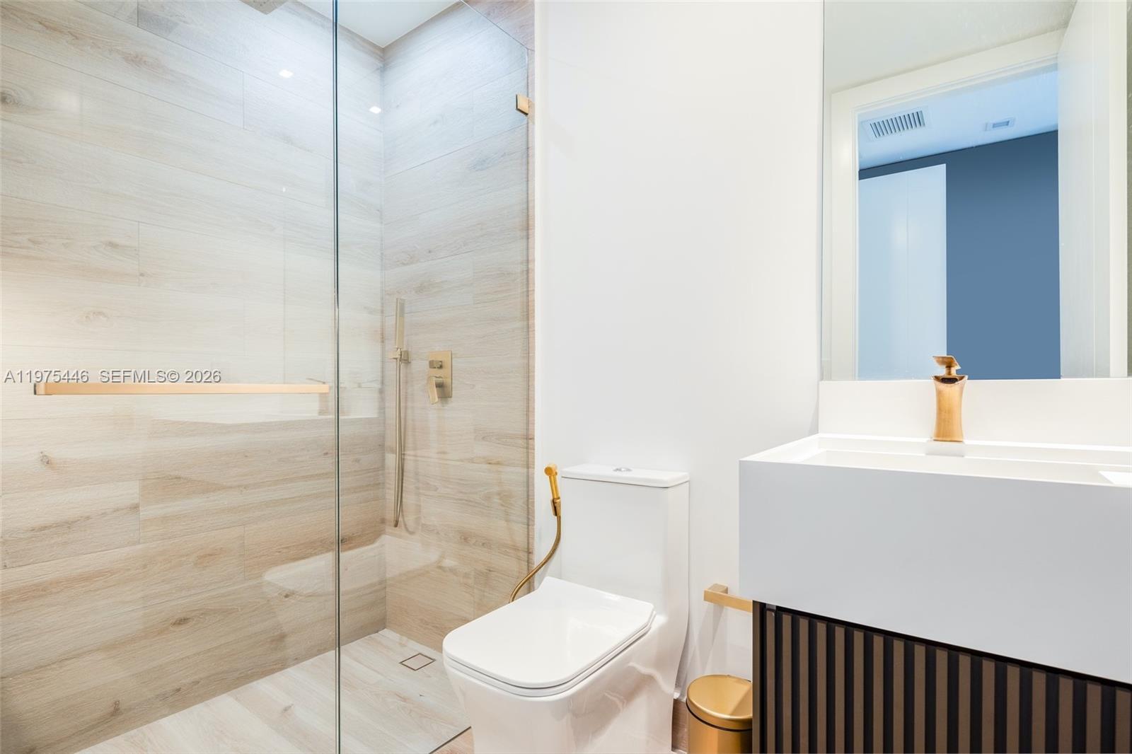 CUTLER BAY ESTATES - Residential Lease