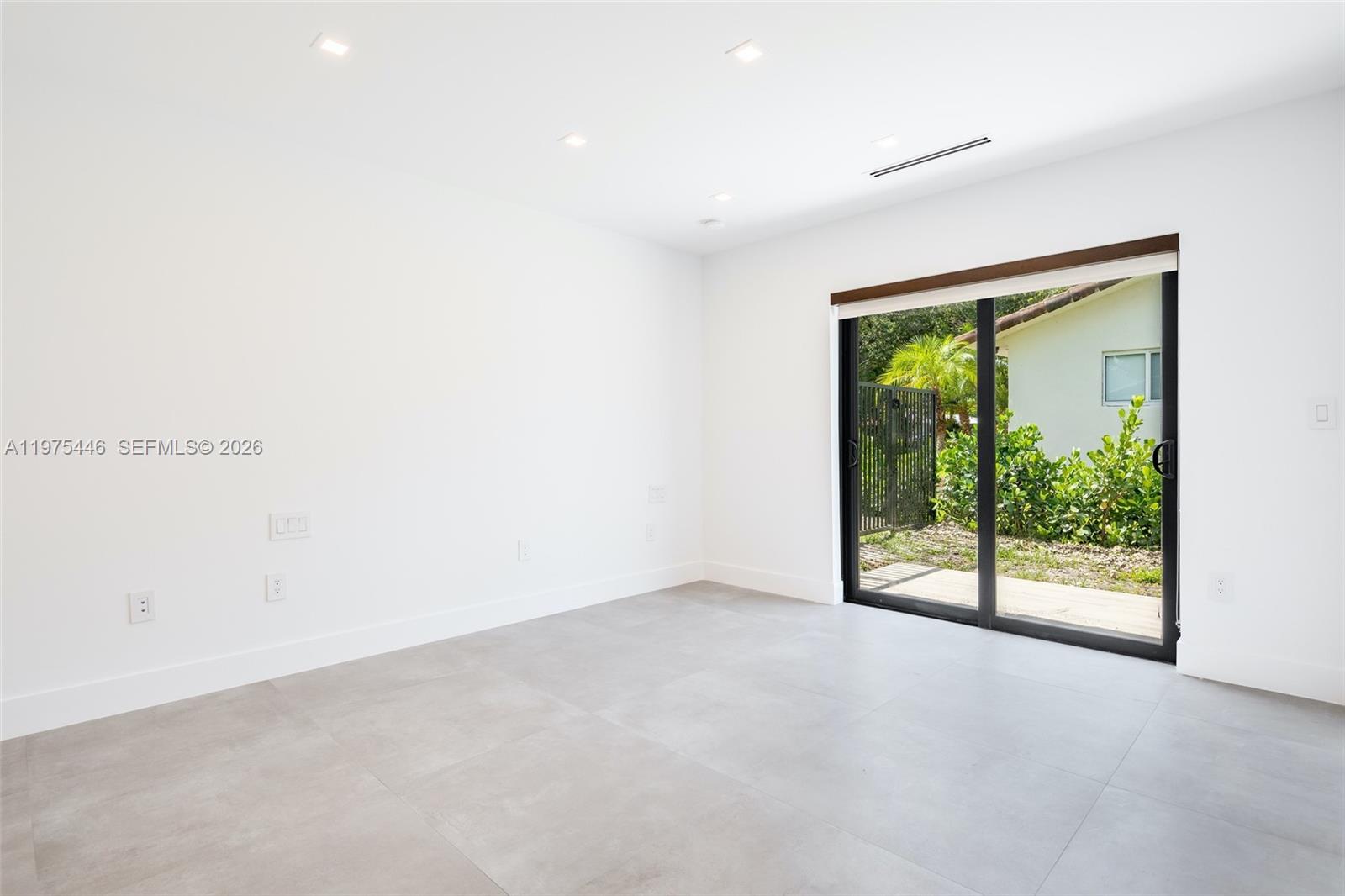 CUTLER BAY ESTATES - Residential Lease