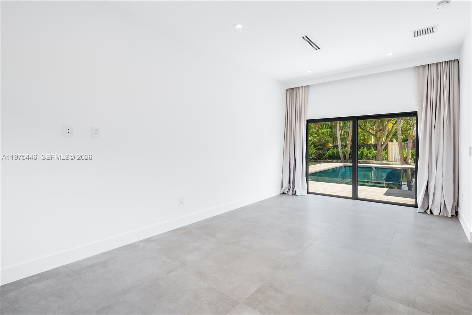 CUTLER BAY ESTATES - Residential Lease