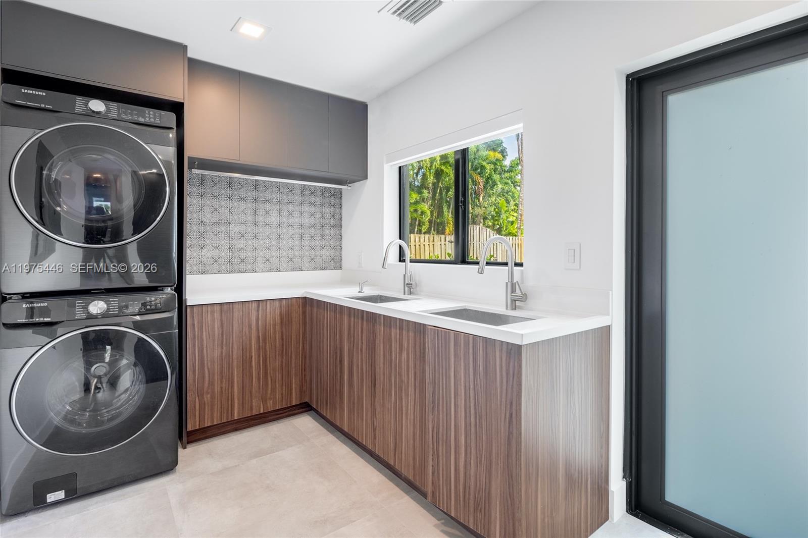 CUTLER BAY ESTATES - Residential Lease